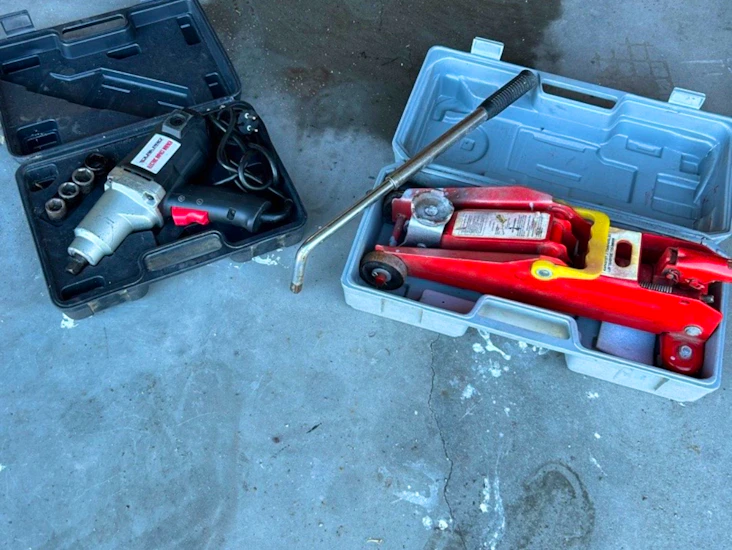 Muttertrekker på strøm og jekk