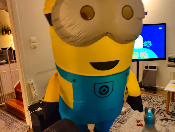 Miniondräkt uppblåsbar