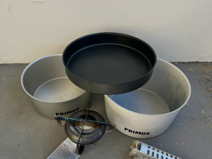 Primus campingkök / friluftskök med kokkärl och stekpanna