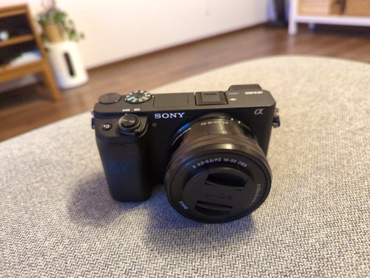 Sony alpha 6400 + 16-50mm lens