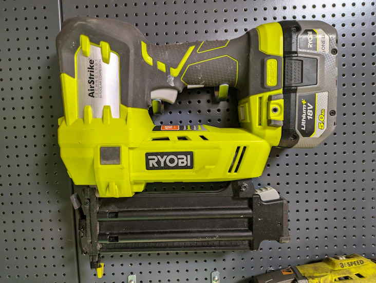 Spikerpistol/dykkertpistol med batteri og dykkerter