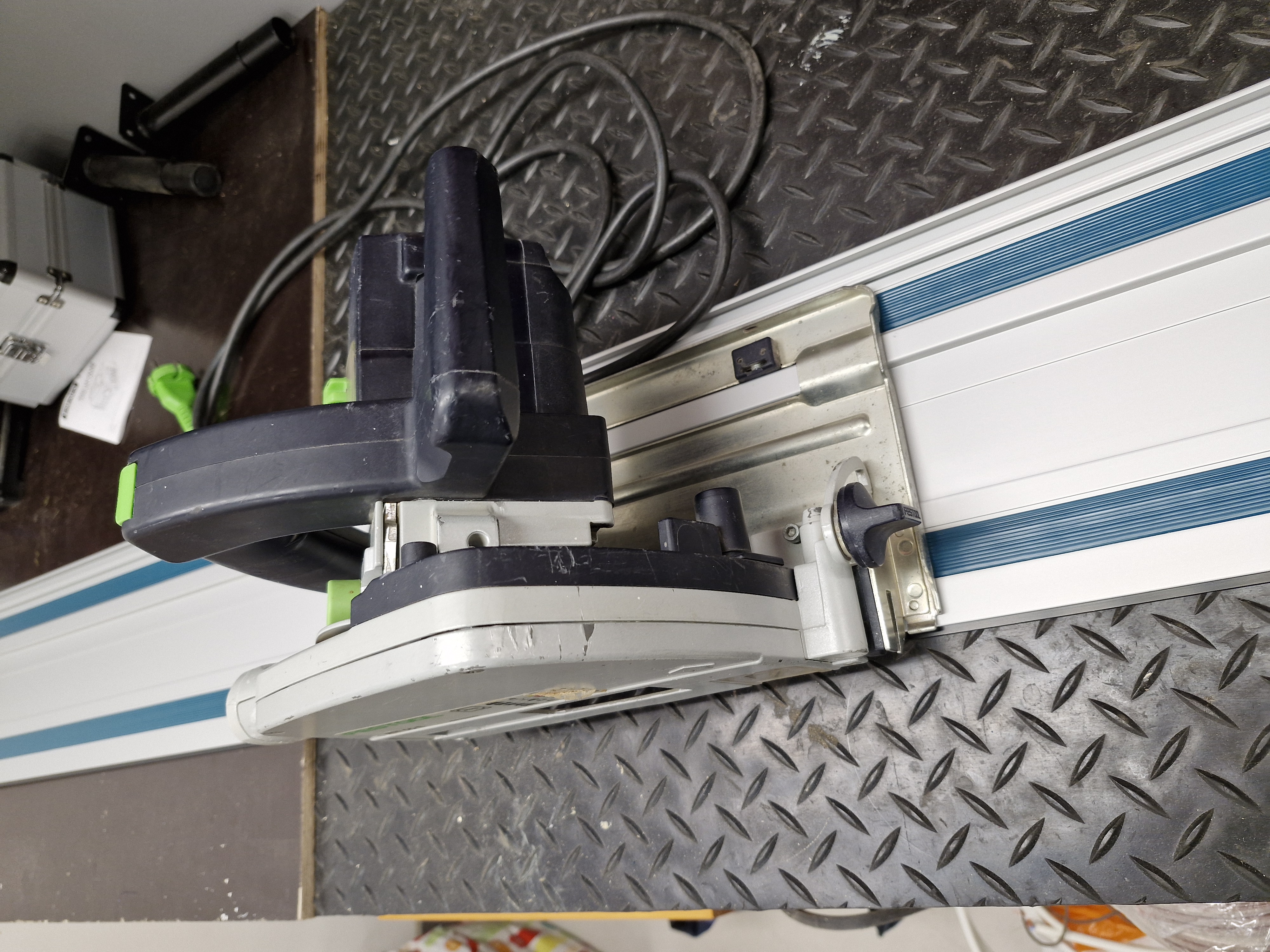 Sänksåg med 165 mm klinga och 1,5 meter skena