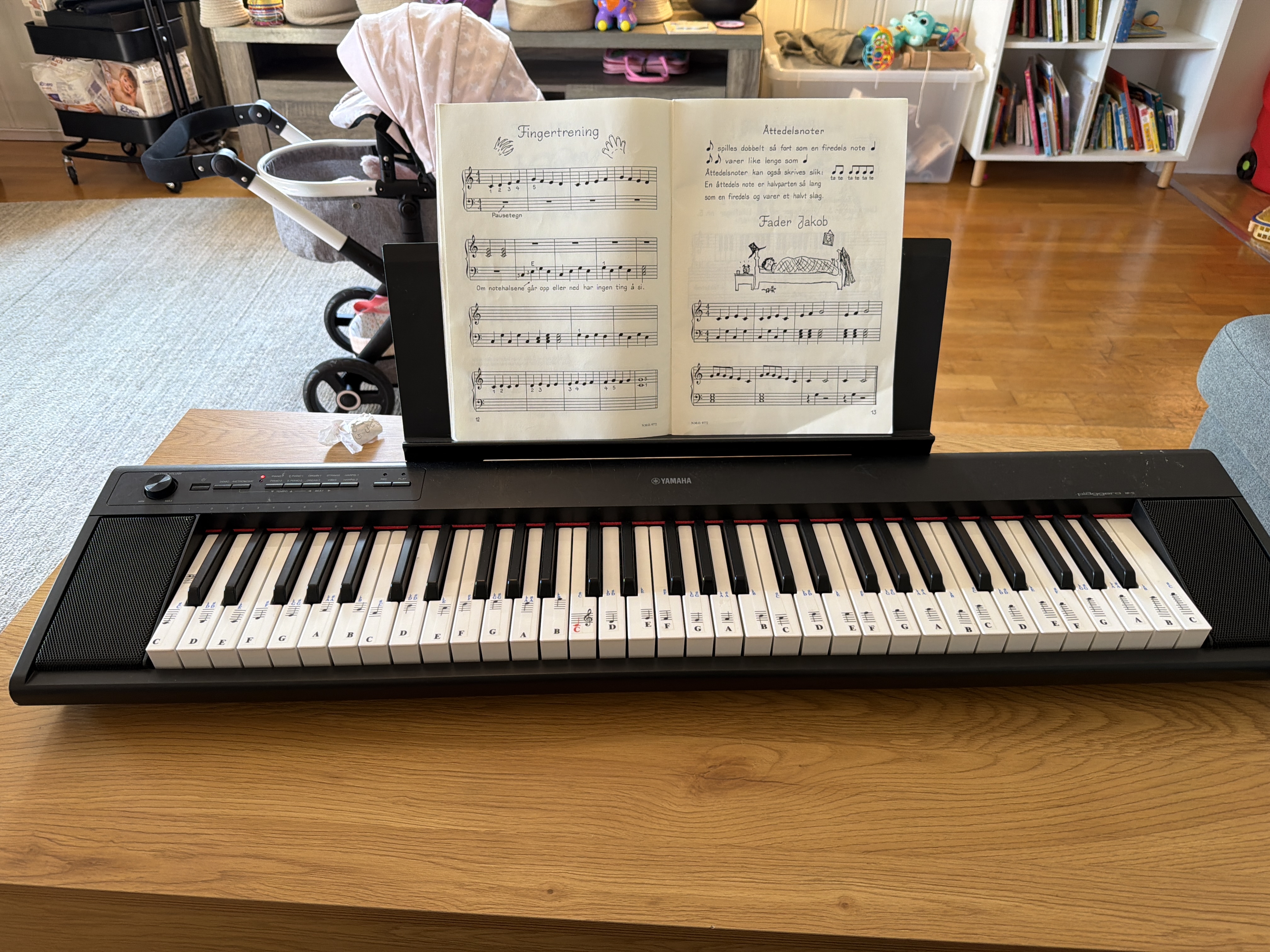 Lite piano for nybegynnere (batteri/ kabel)