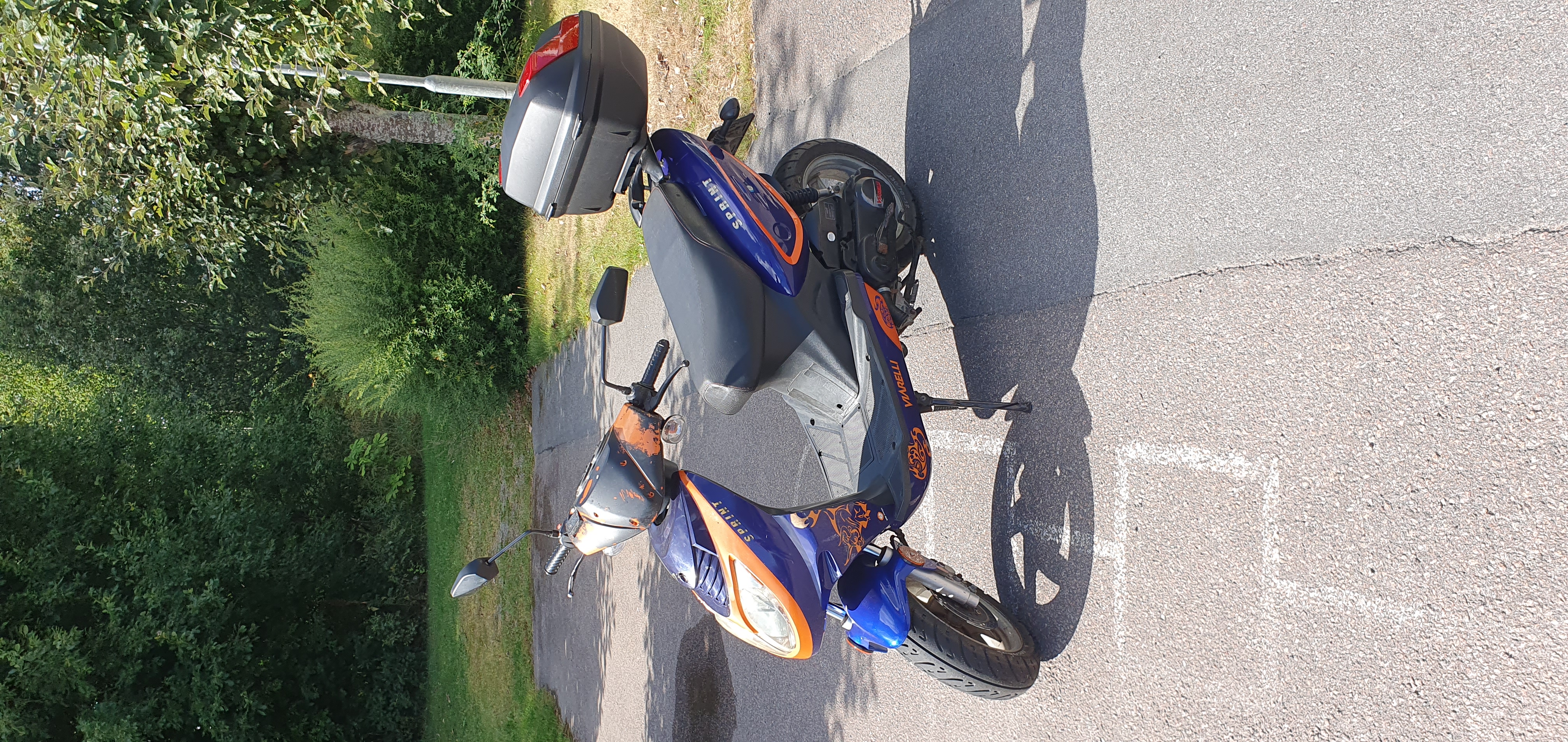 Moped klass 1, viarelli sprint (hjälm och lås ingår)
