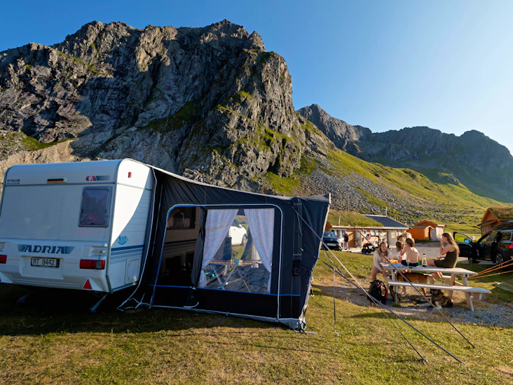 Lettkjørt campingvogn med plass til 5 personer