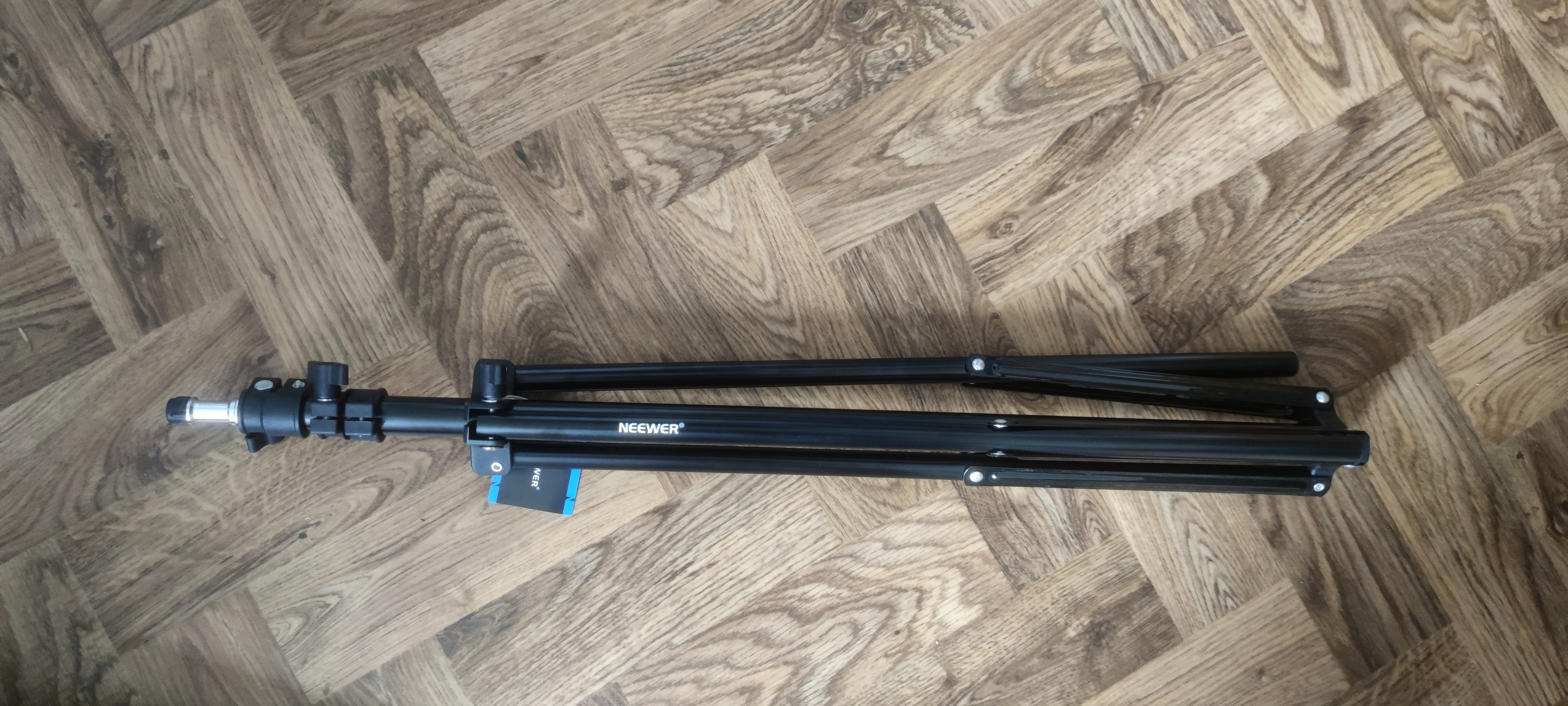 Neewer reflector stand 