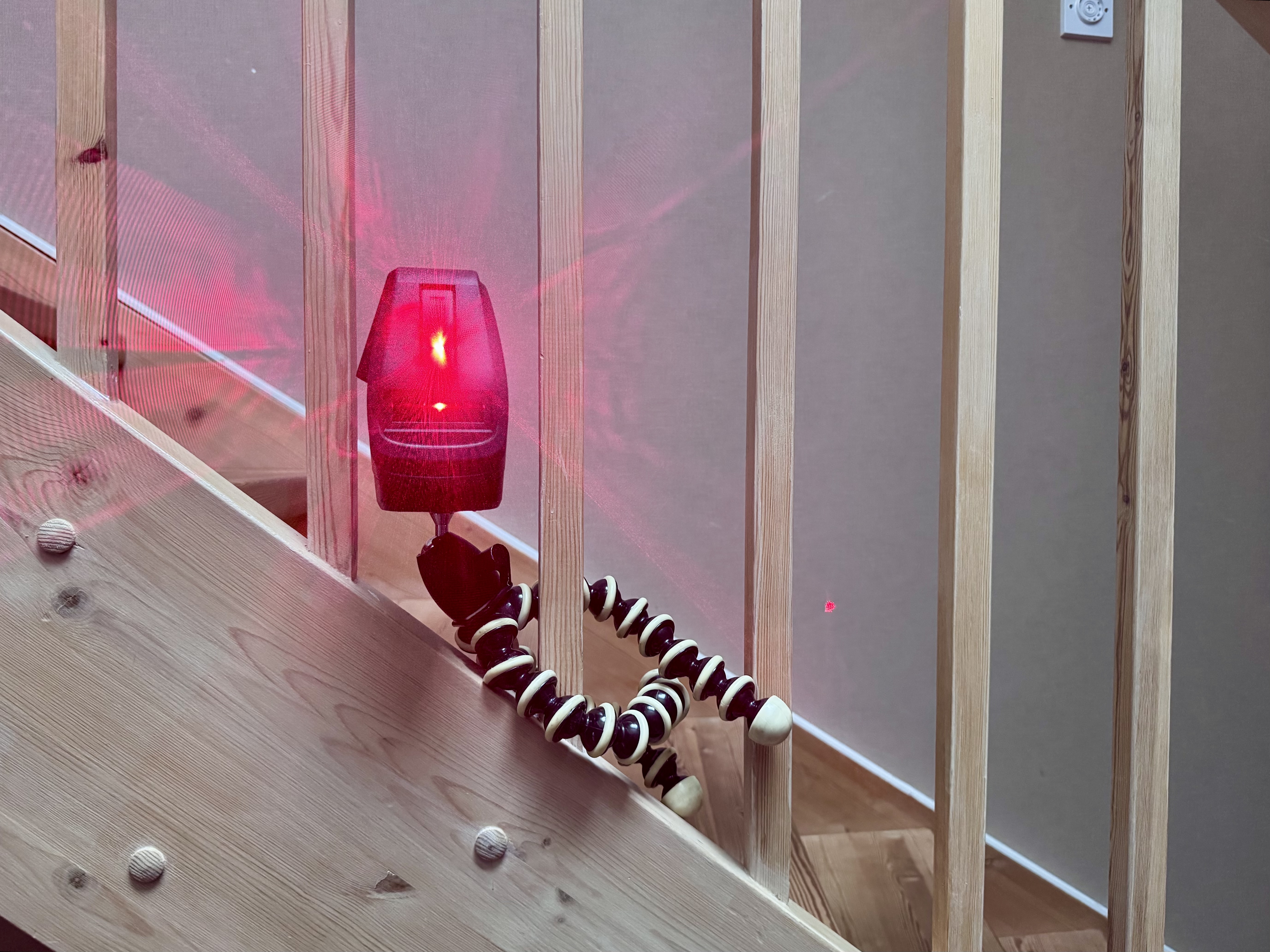 Bosch krysslaser (med stativ)
