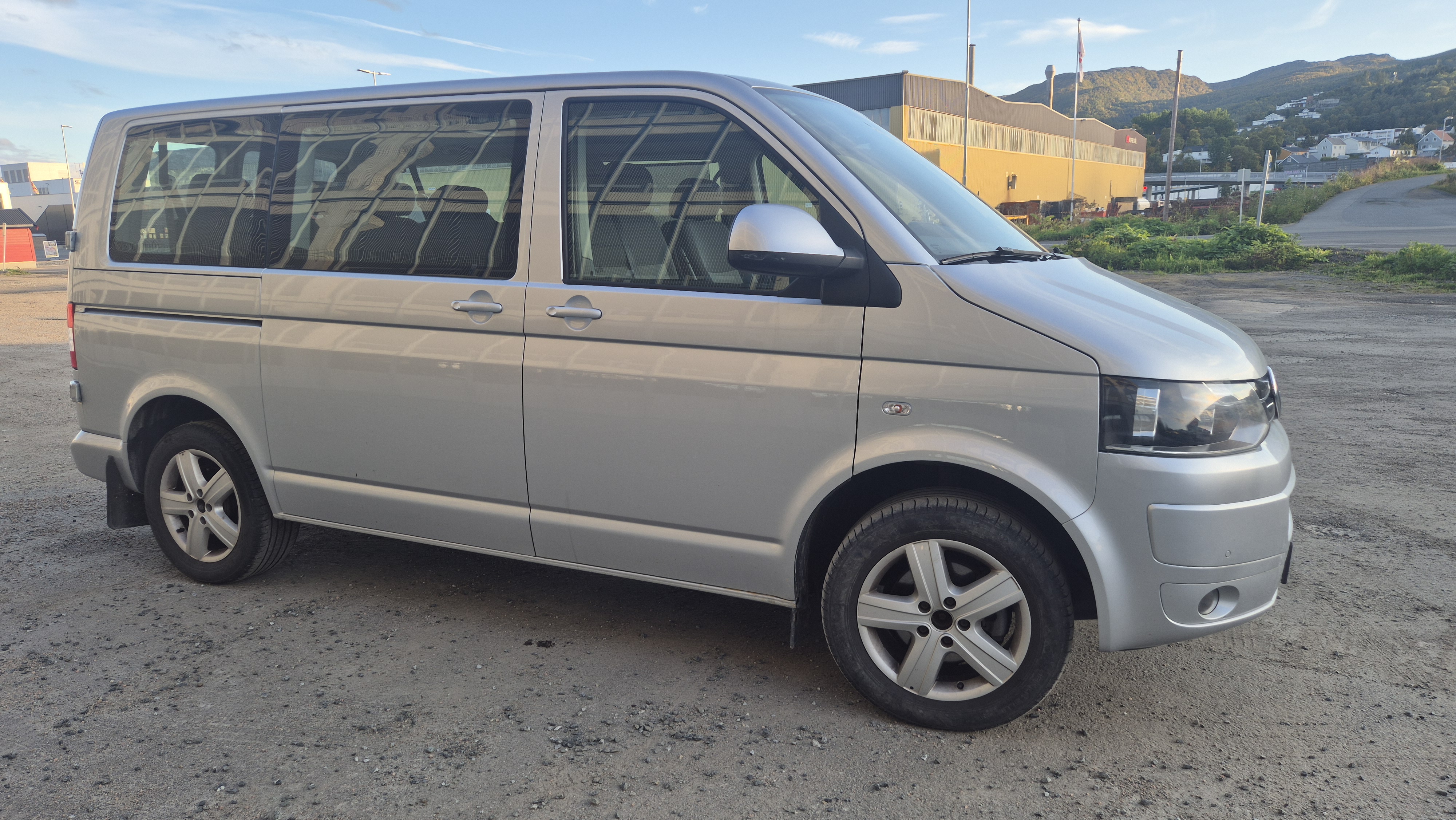 Praktisk 9 seters vw caravelle