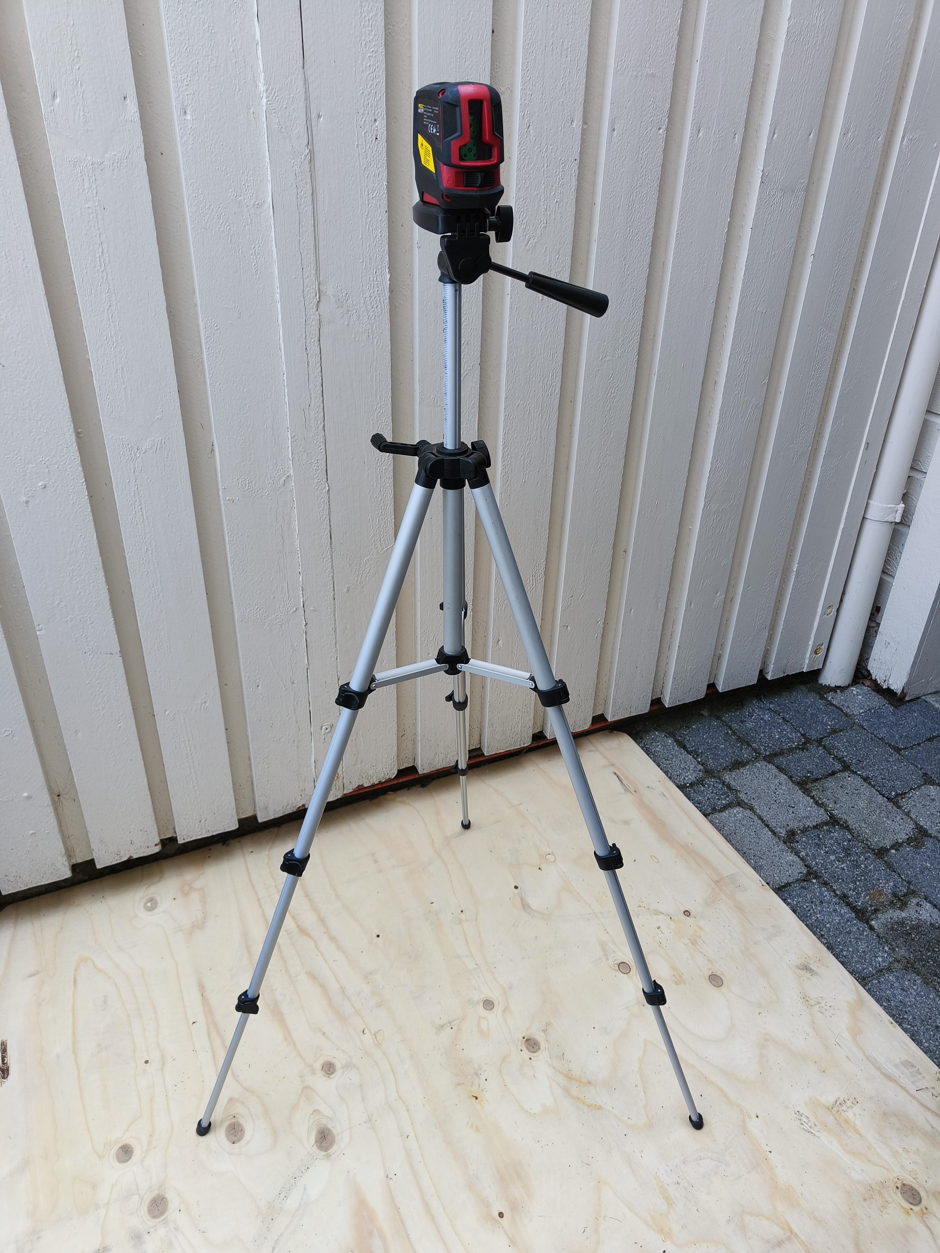 Krysslaser på stativ