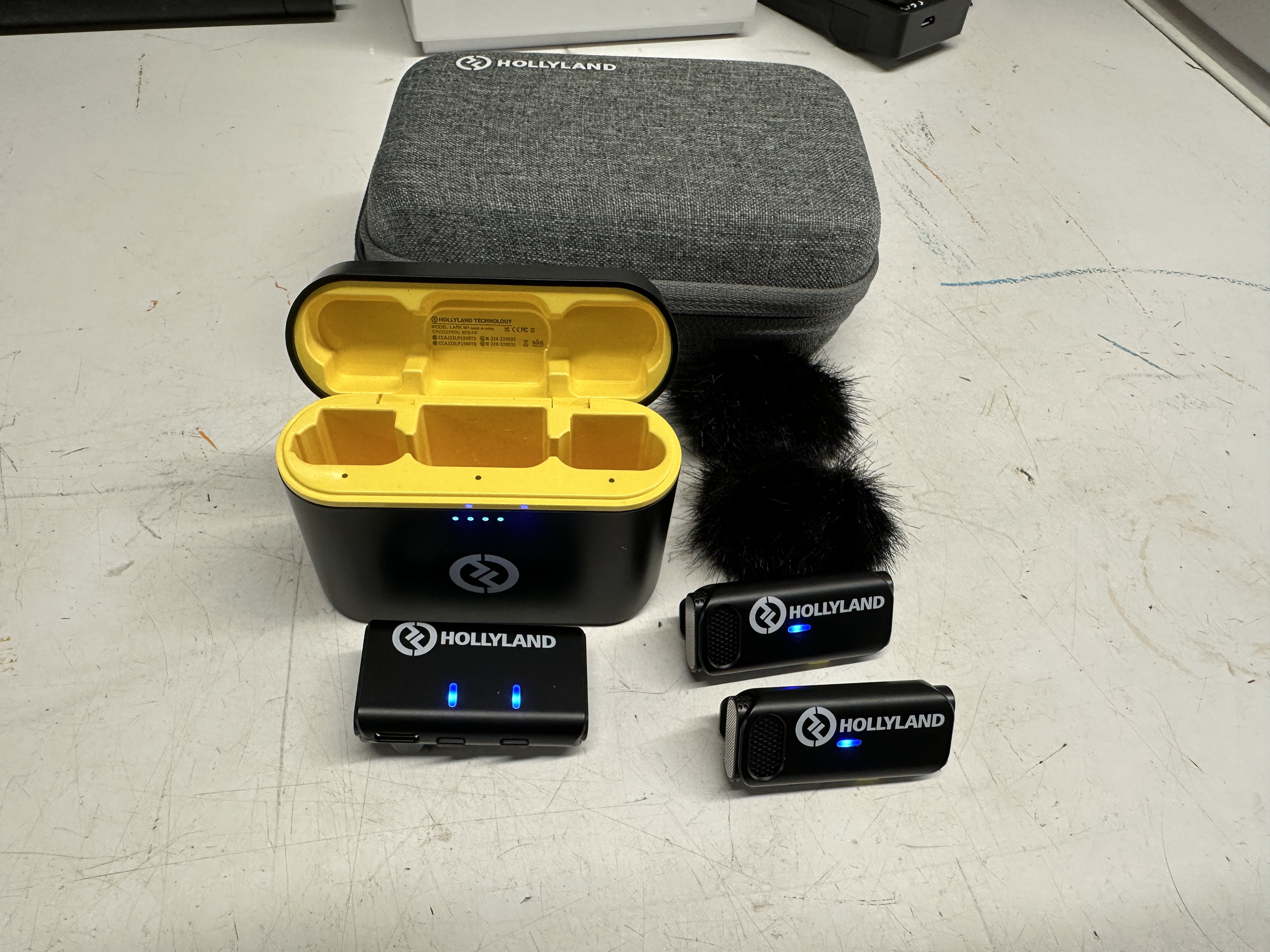 Hollyland lark m1 duo wireless mic kit (2 x tx & 1 x rx)