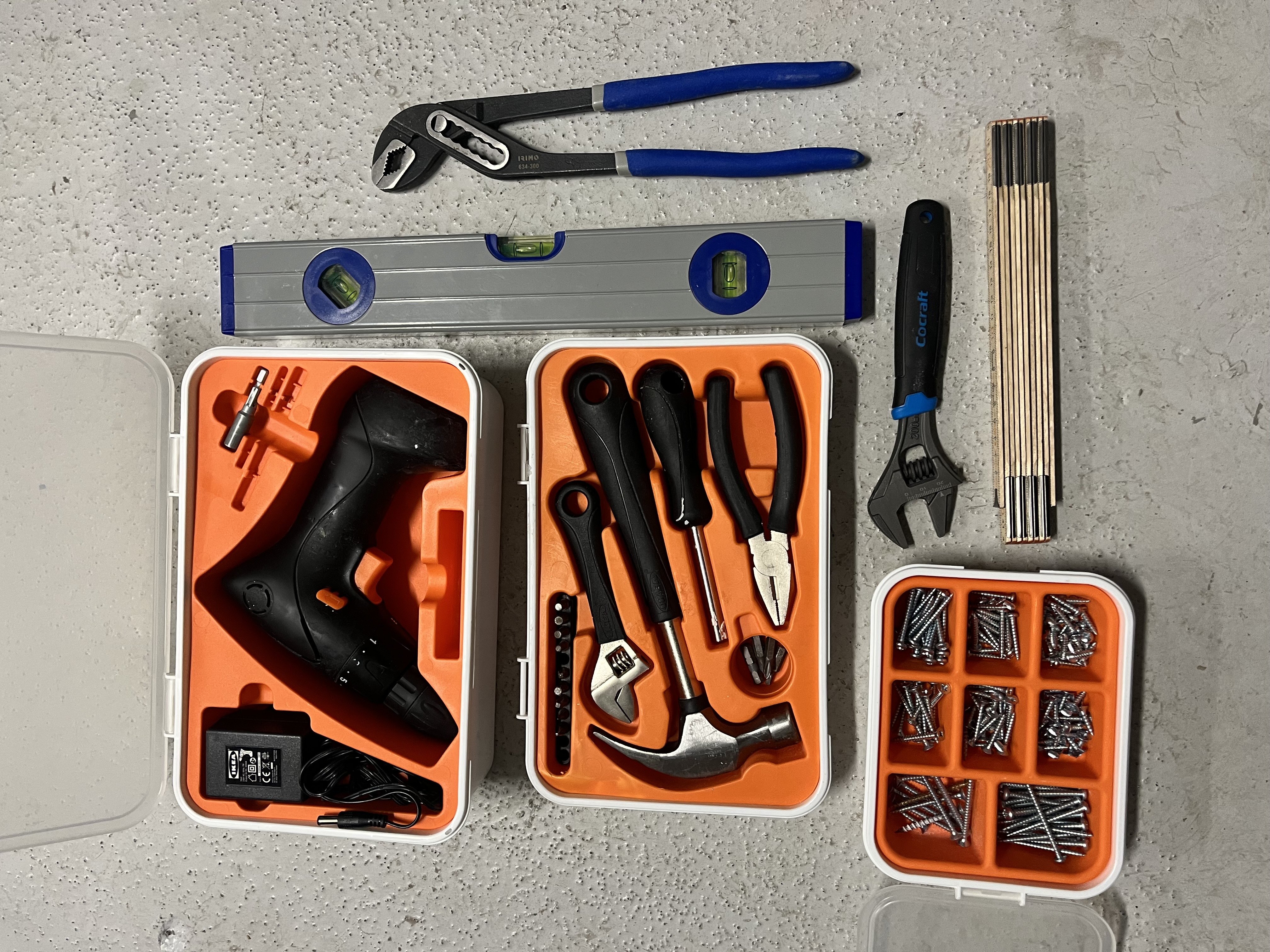 Inflyttningskit: mollytång, skruvdragare & fix (solna c)