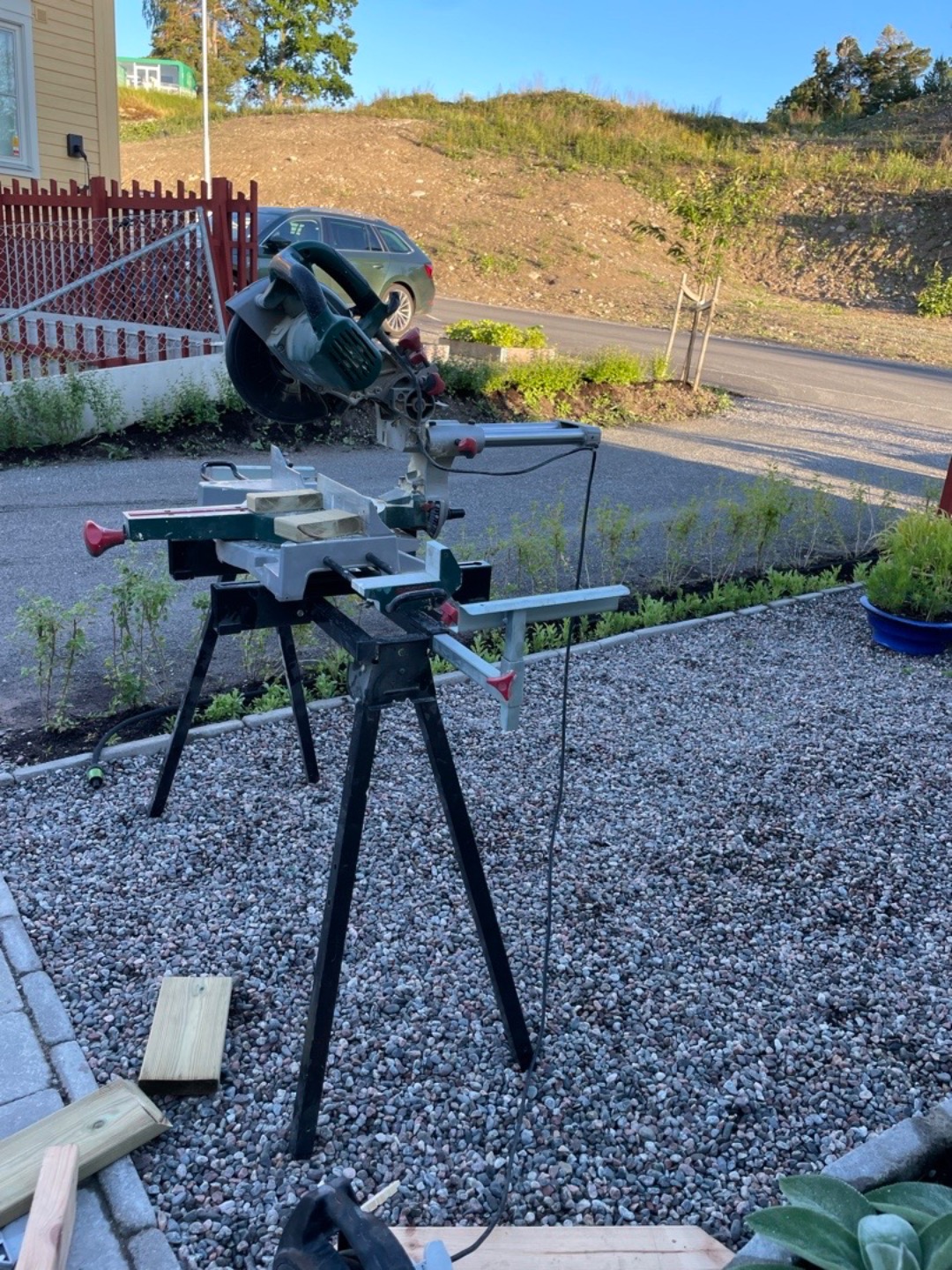 Kap- & gersåg med stativ bosch