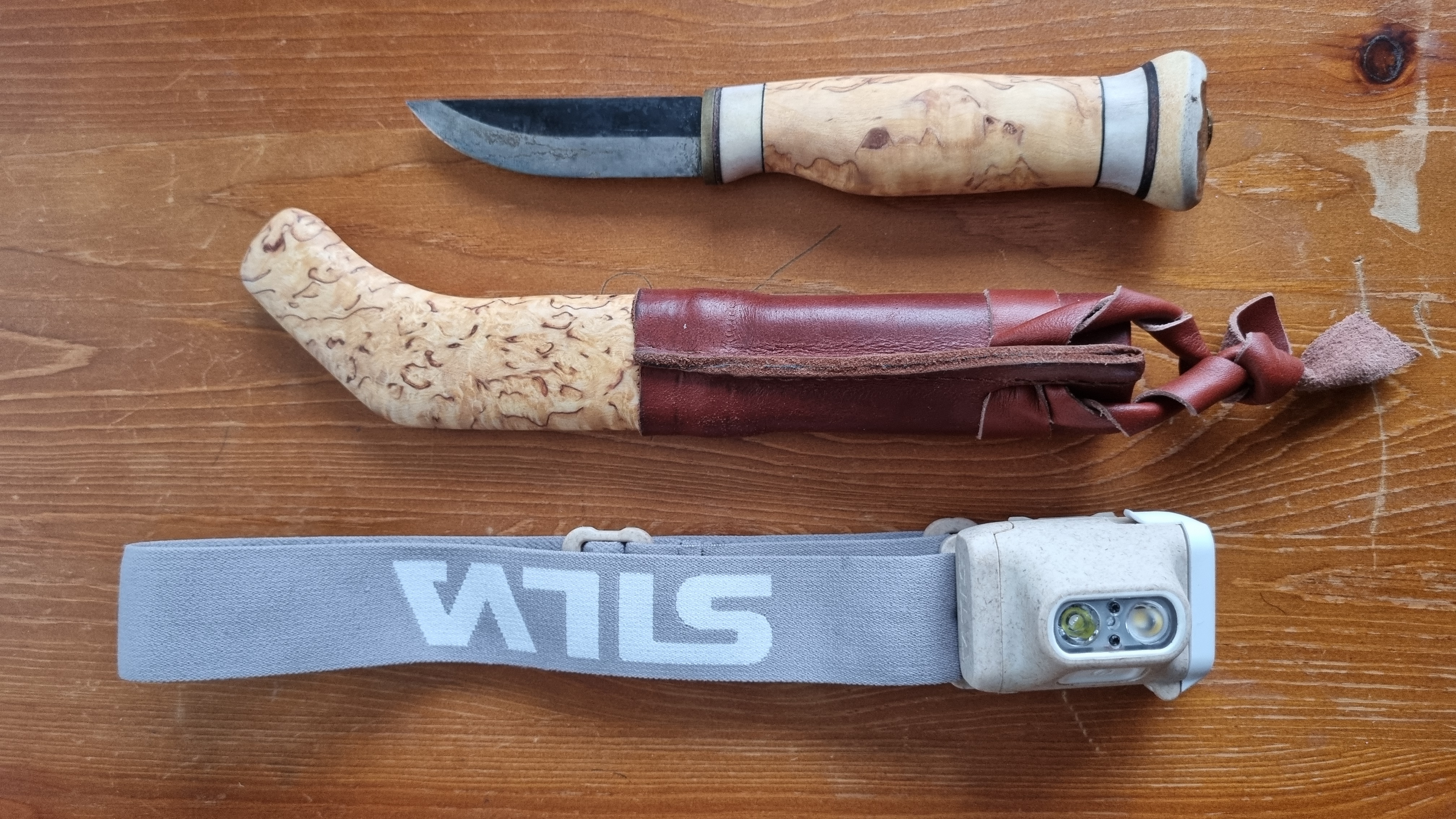 Pannlampa silva och friluftskniv