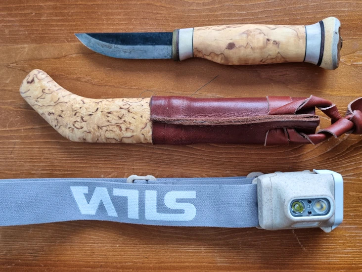 Pannlampa silva och friluftskniv