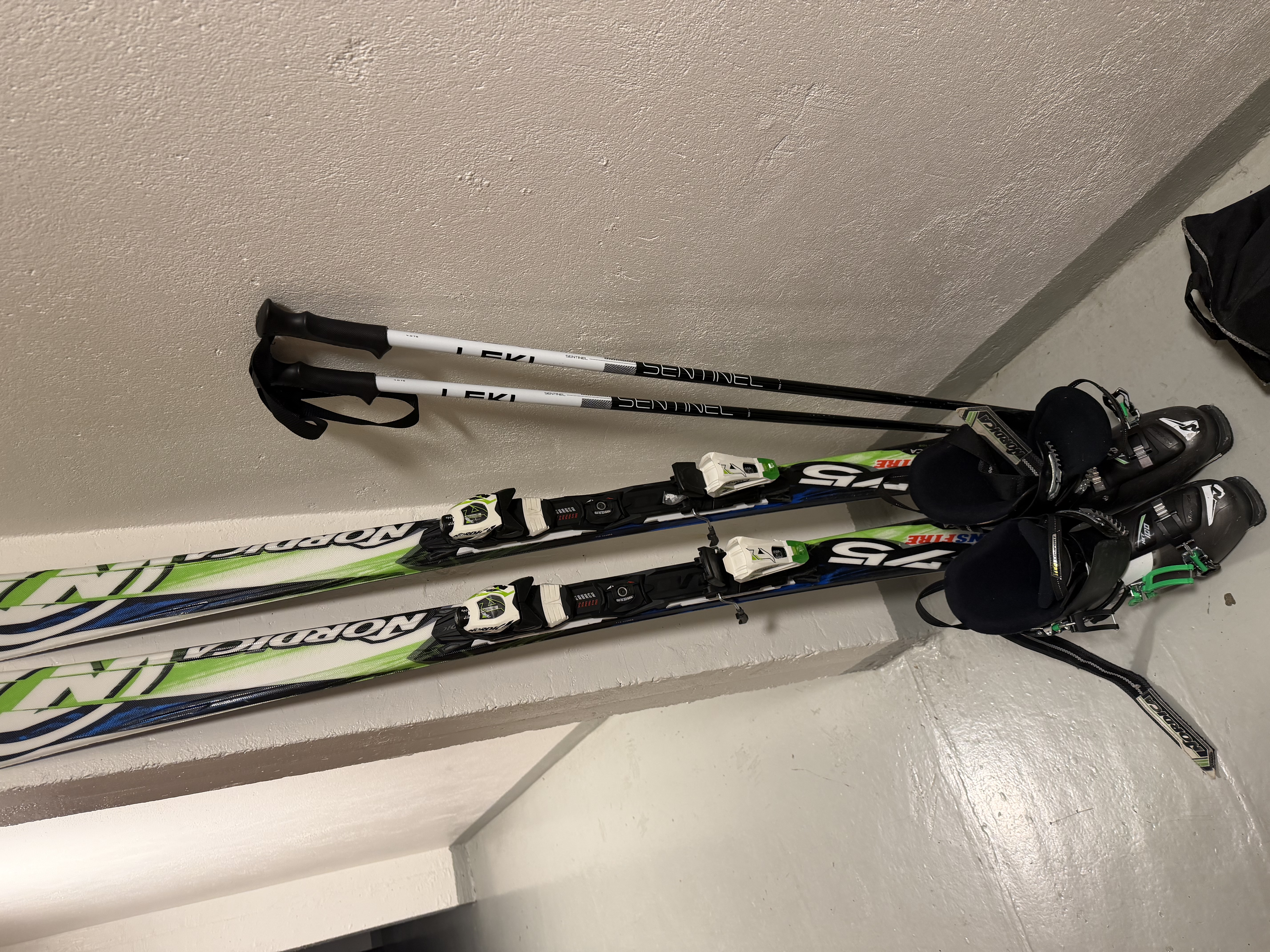 Nordica alpinski/ski rental