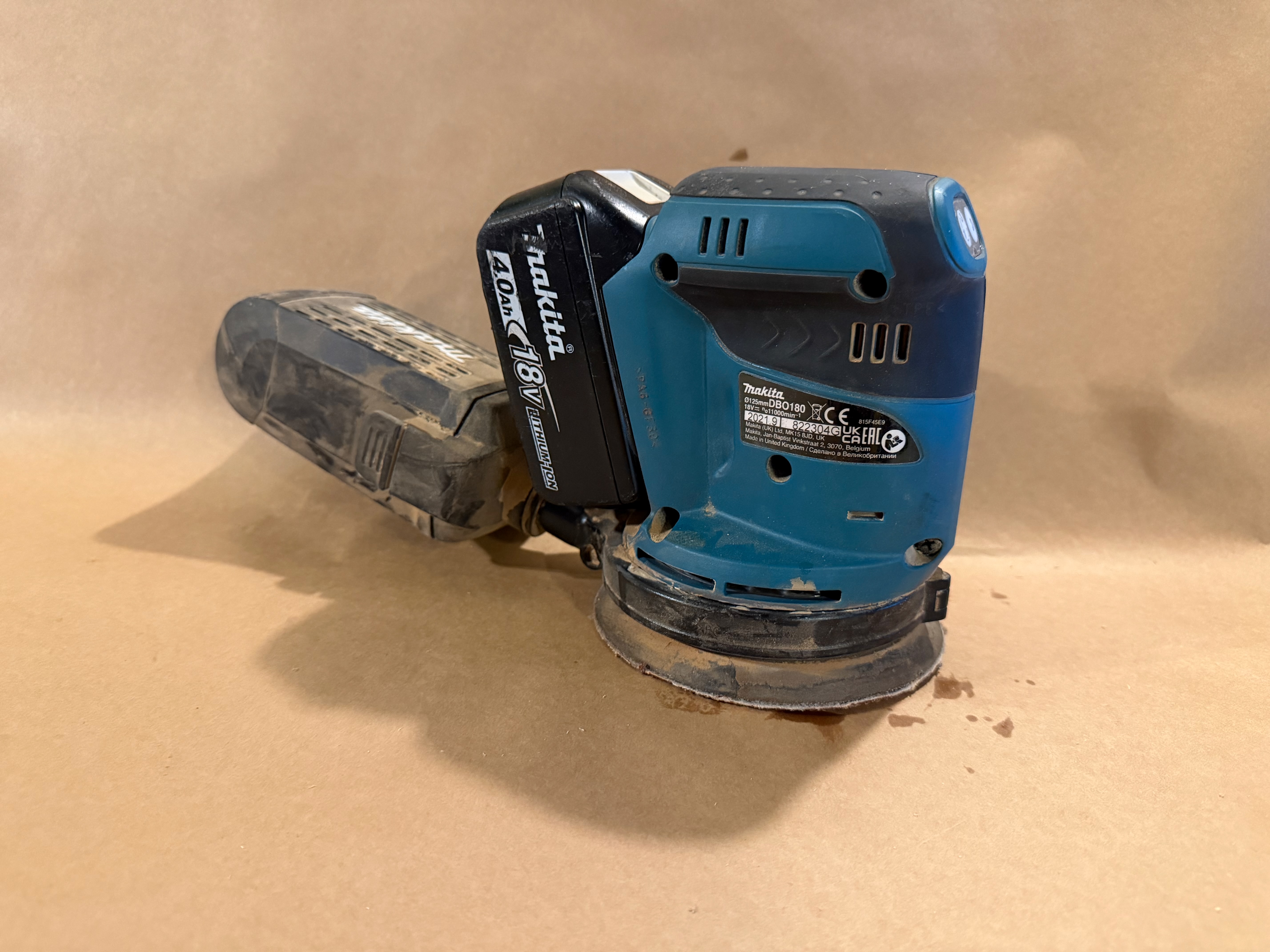 Makita batteridrevet eksentersliper