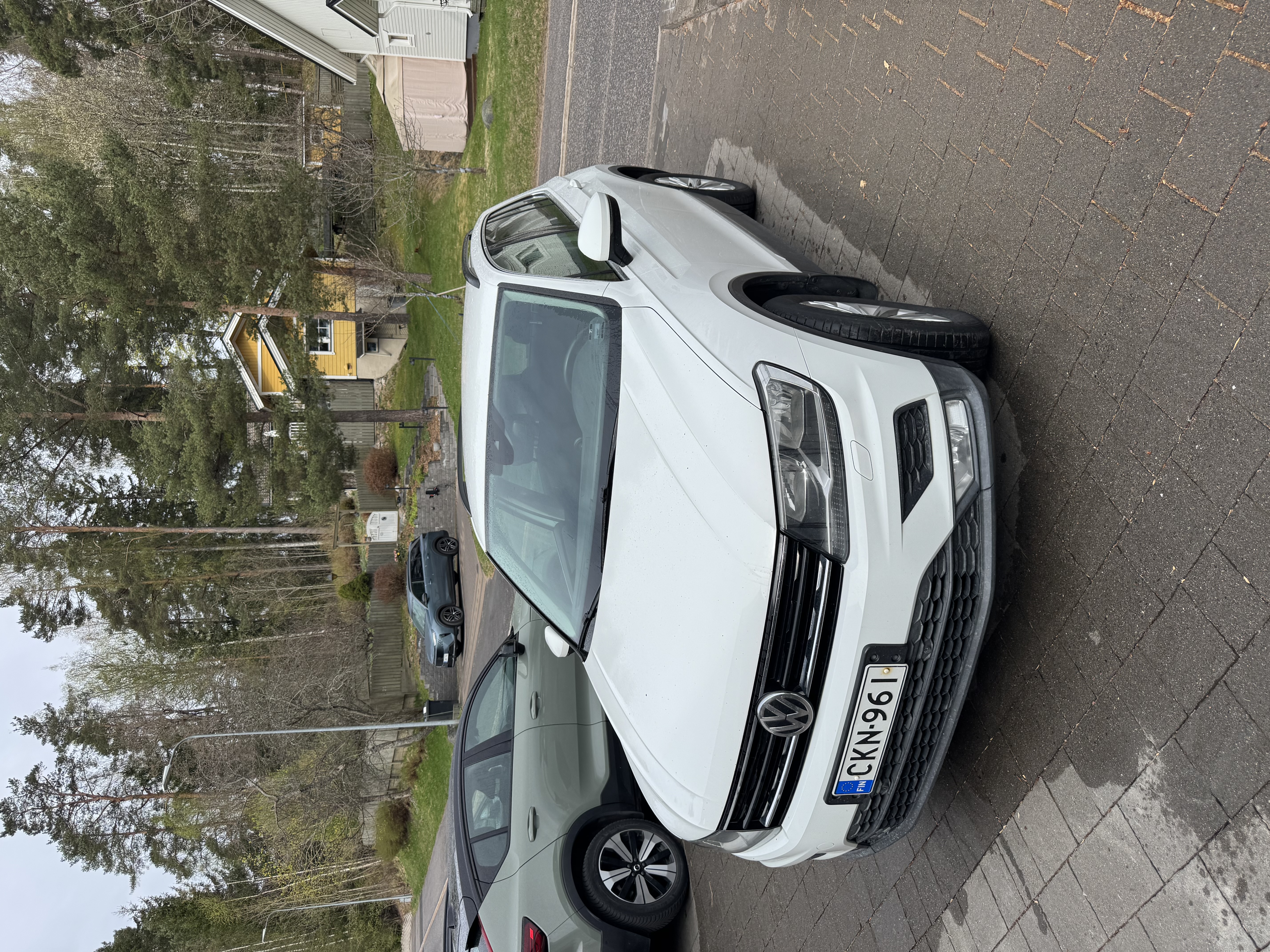 Tiguan tilava ja vetokykyinen neliveto ckn-961