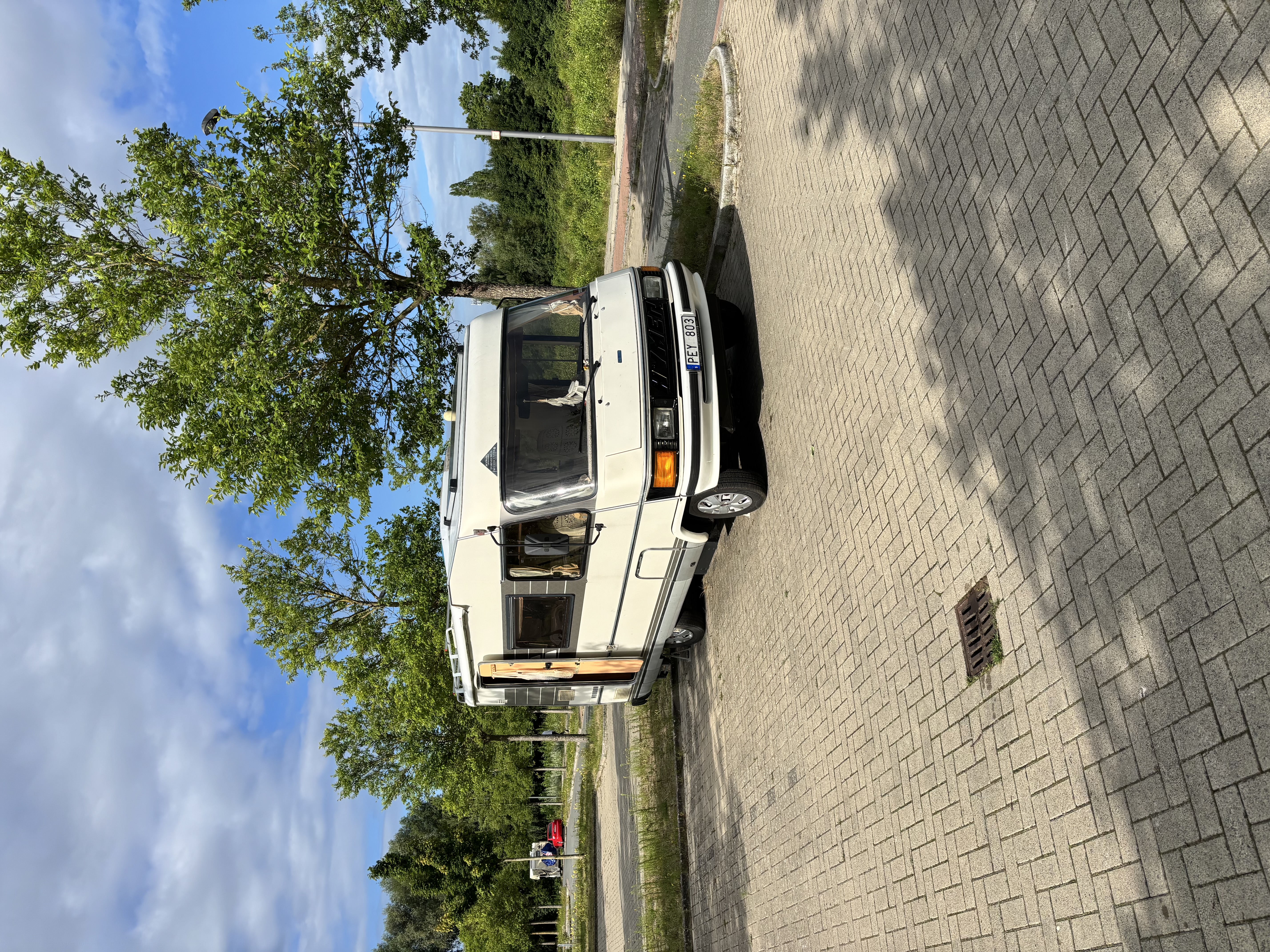 Charmig husbil uthyres b-körkort perfekt för äventyr i sverige! 