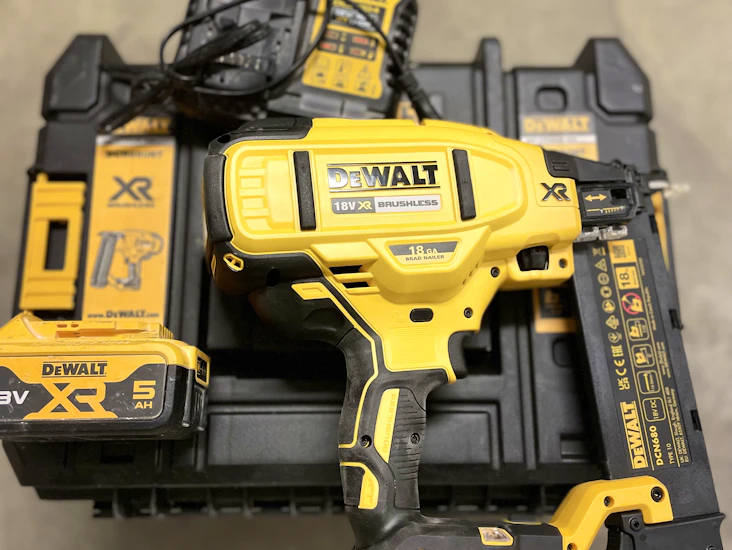 Dewalt 18v xr spikerpistol (dcn680)