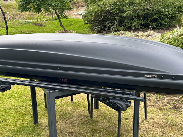 Takbox thule pacific 700 med takräcken