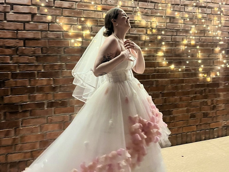 Bröllopsklänning med ringad underkjol