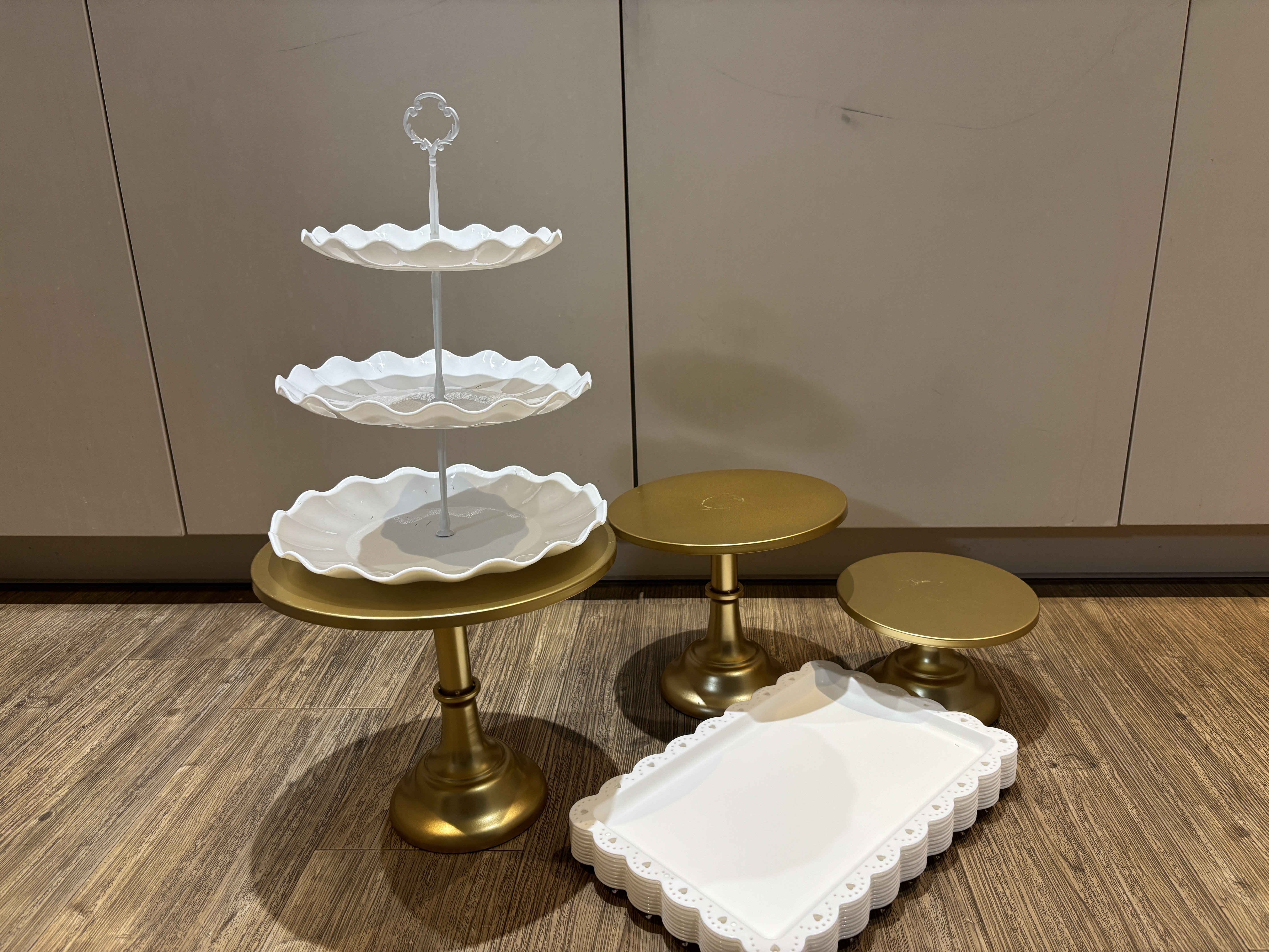 Elegant gold & white cake stand & serving set — perfect for parties, weddings & afternoon teas