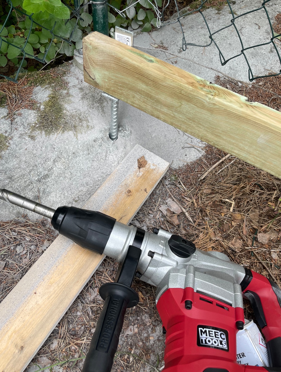 Borrhammare för stolpskor i berg/ betong