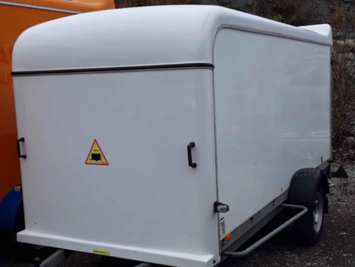 Släpkärra täckt 1000 kg