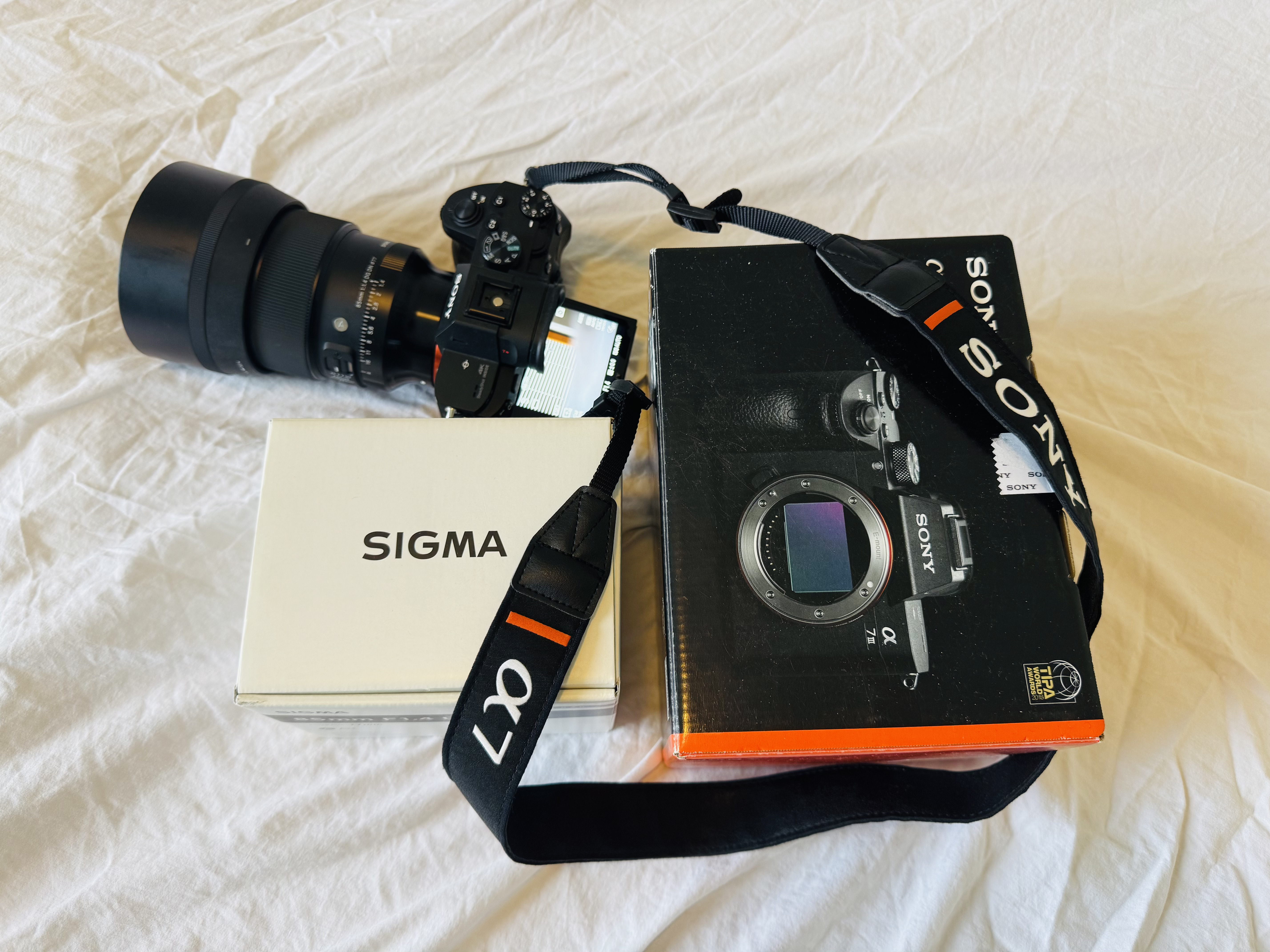 Sony a7iii, sigma 85 mm f1.4 and camera card 512gb 