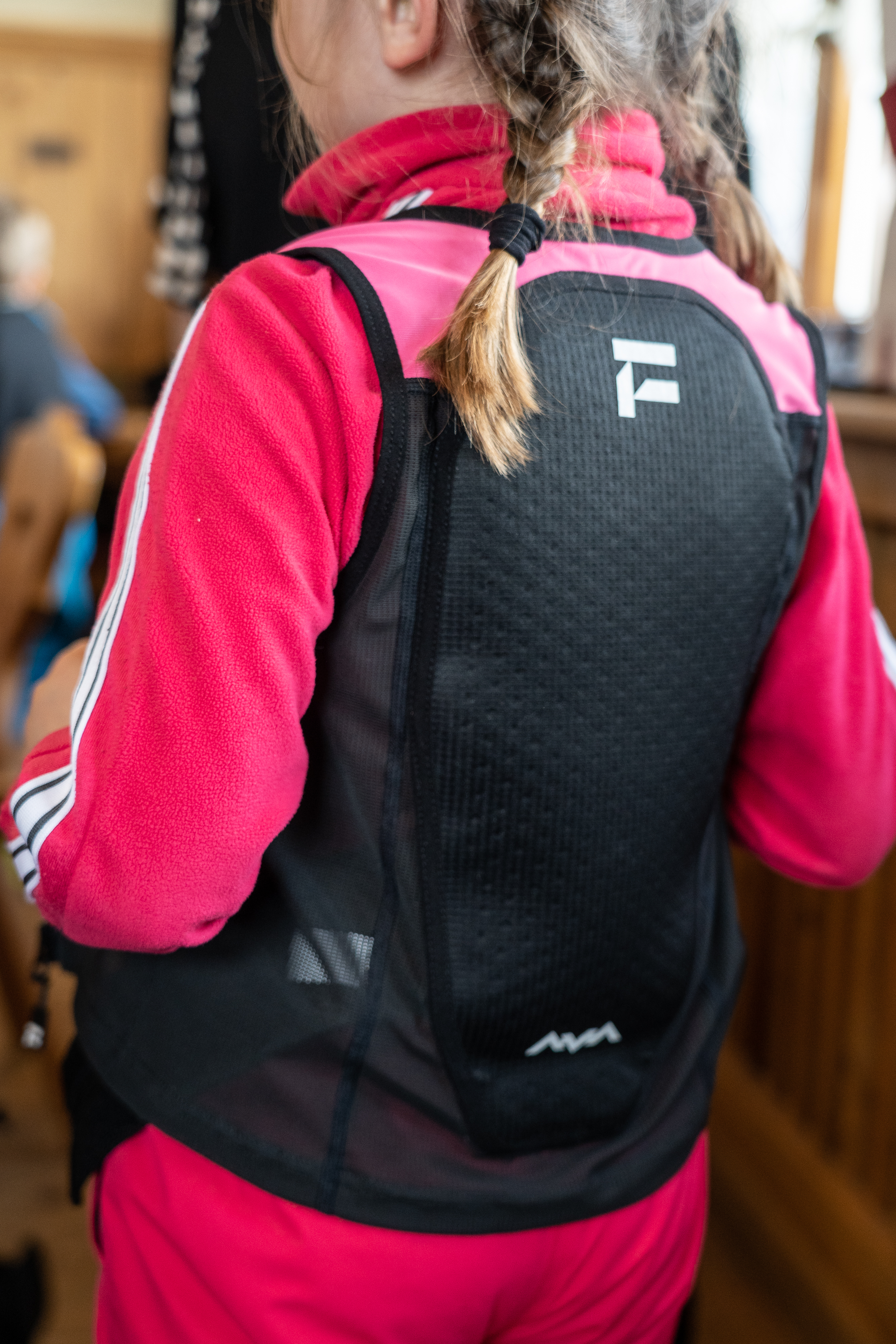 Ryggskydd för barn: mjukt, flexibelt och ventilerat ryggskydd (storlek junior small)