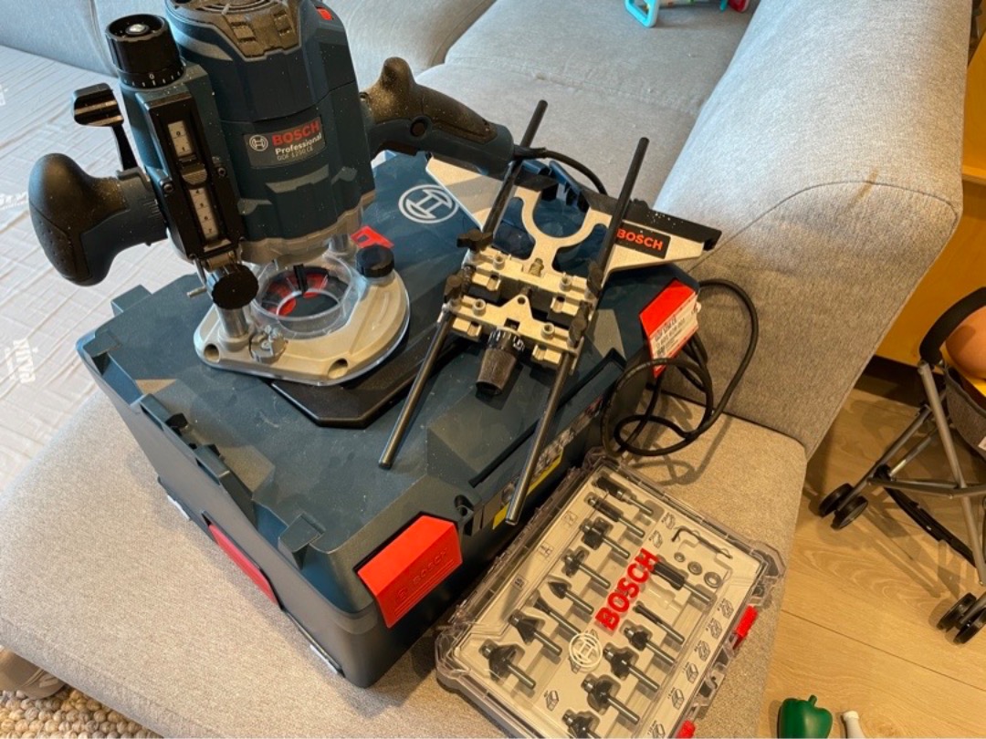 Bosch håndoverfres med styreskinne 