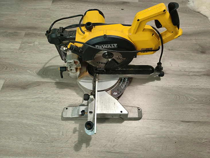 Dewalt jiirisaha (kuljetus)