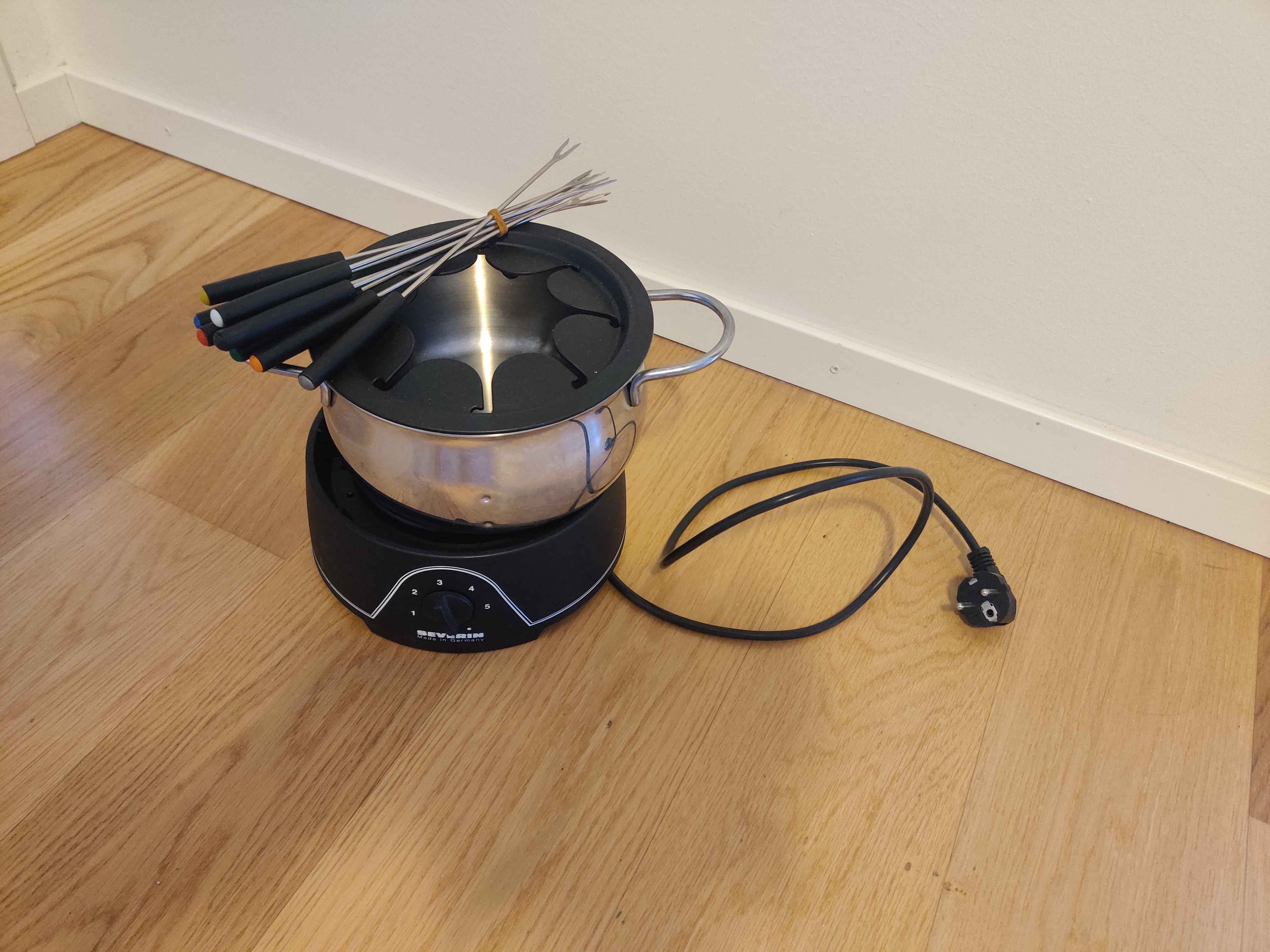 Elektriskt fondueset komplett med 8 fonduegafflar
