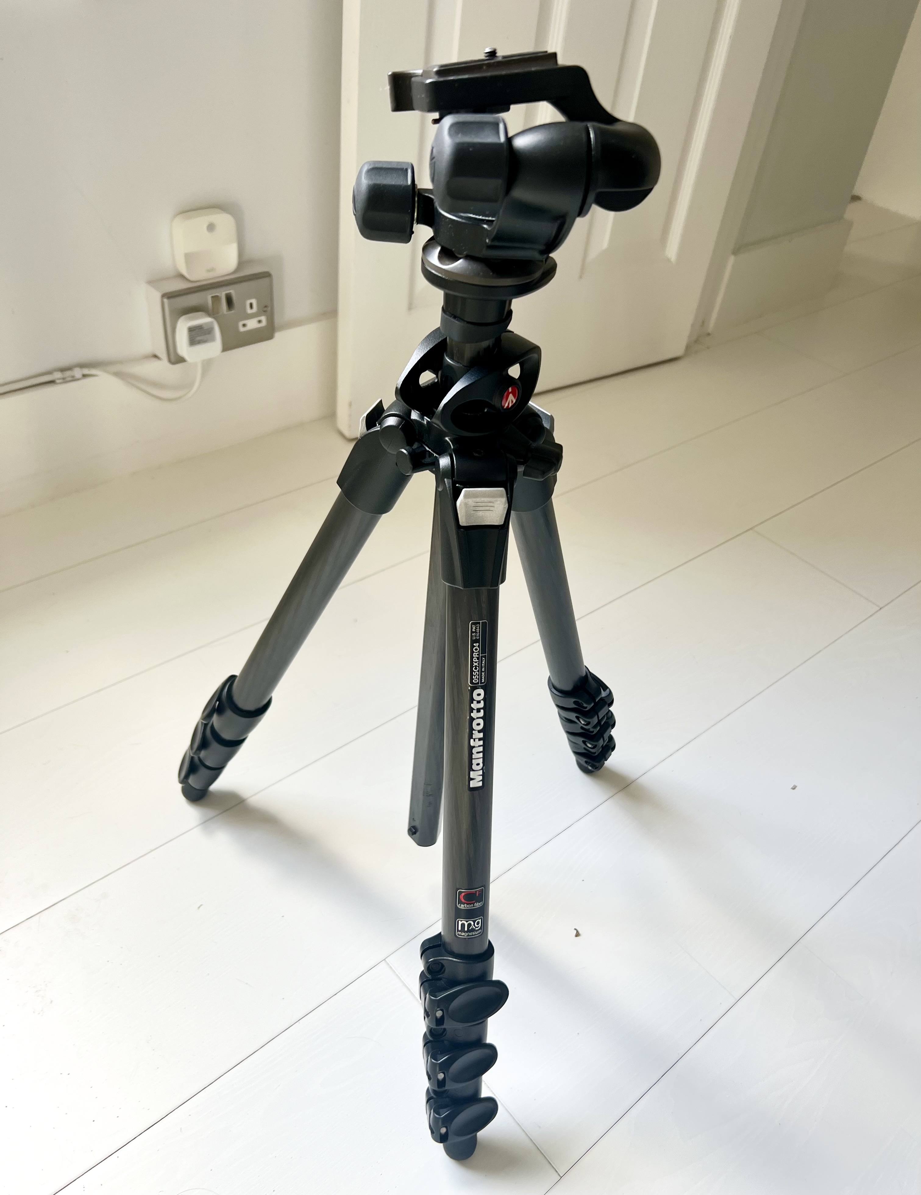 Manfrotto  055cxpro4 carbon fibre tripod with ball head