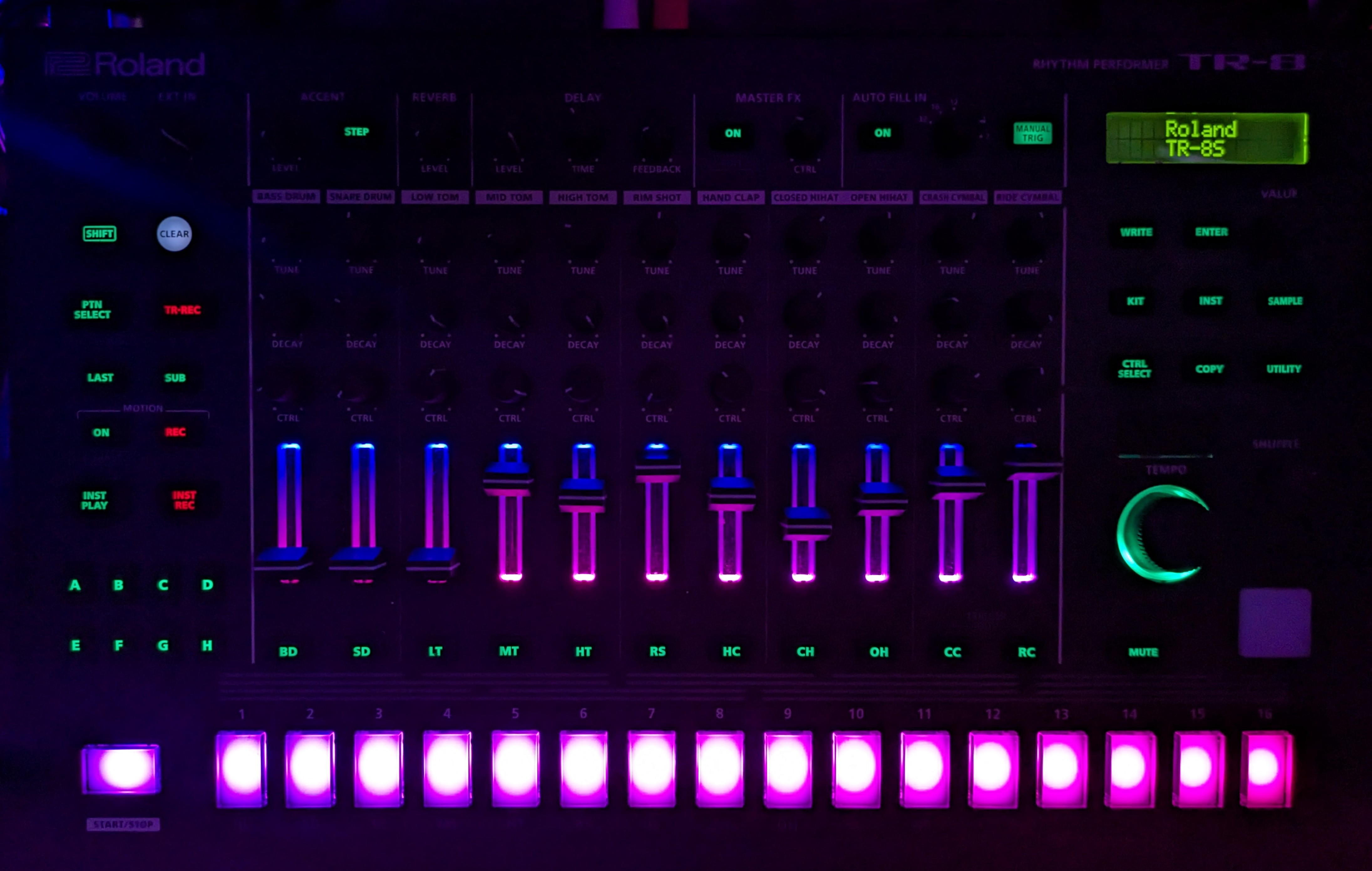 Roland tr-8s 