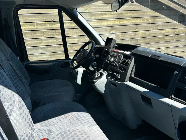 Ford 19m3 skapbil m/løftelem