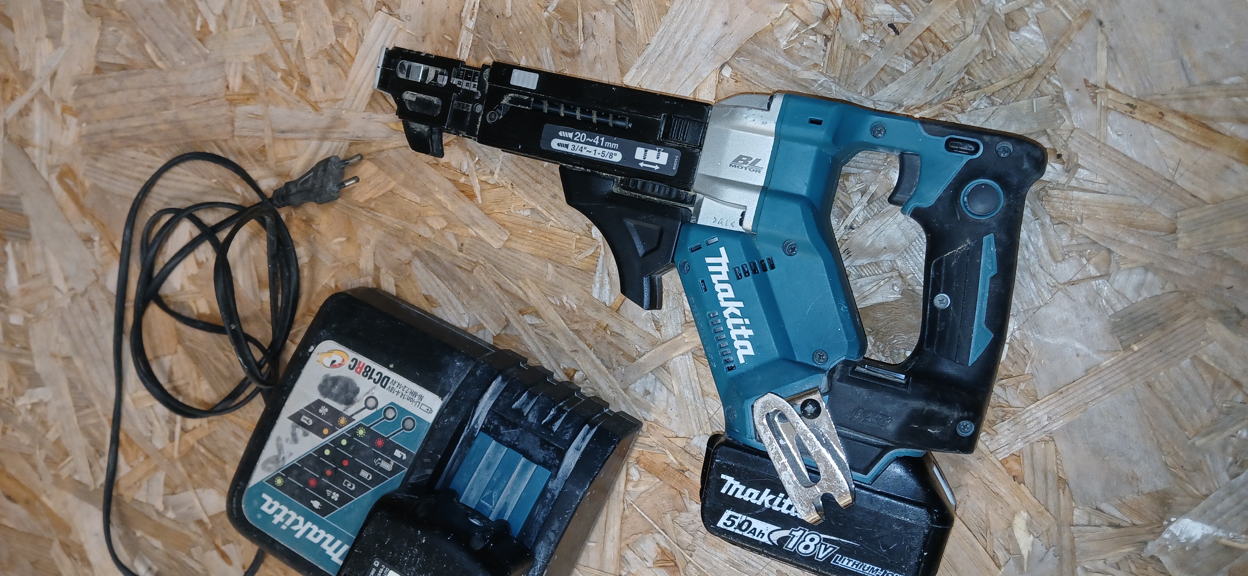 Makita gips skruatomat