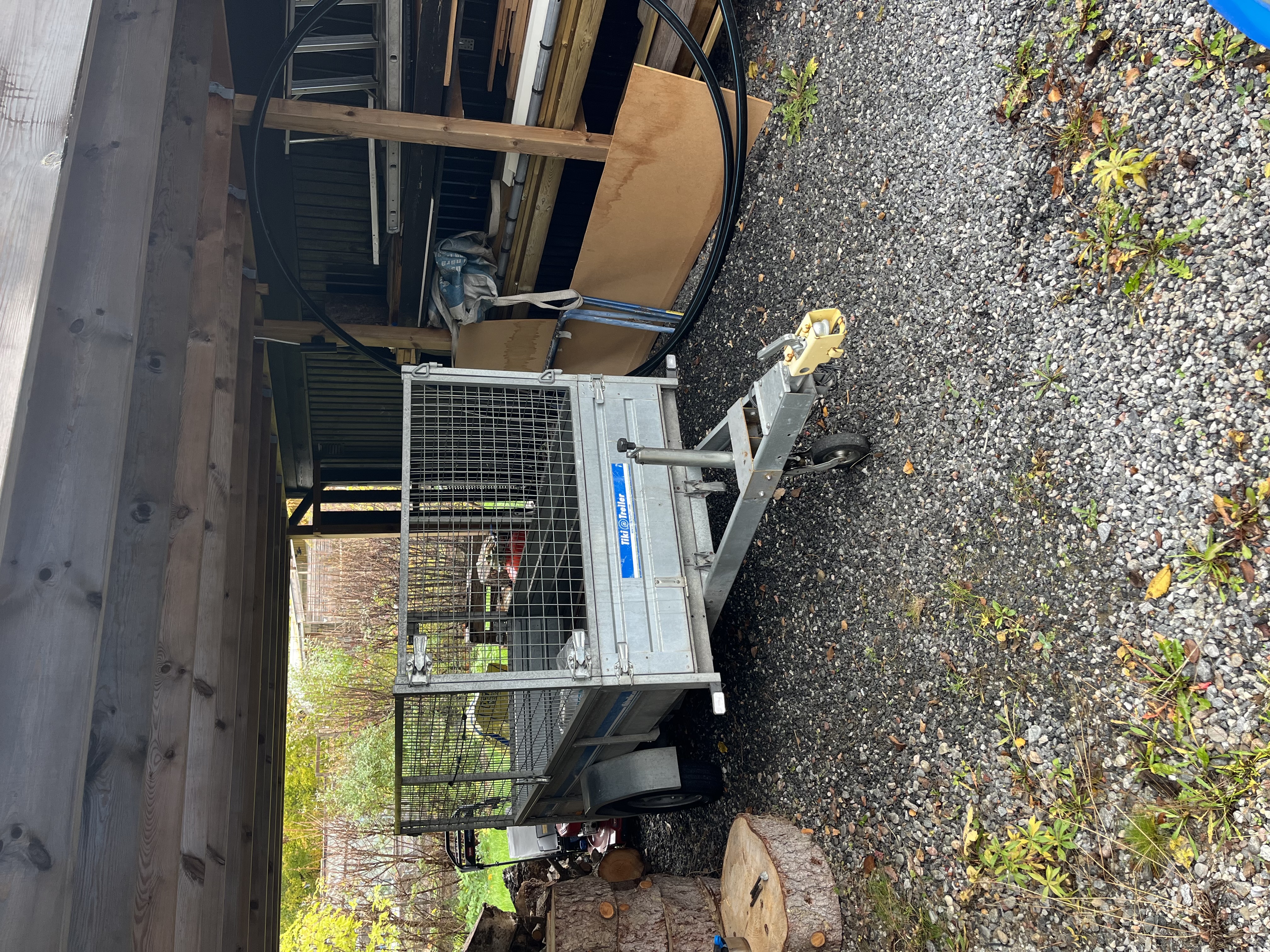 Släpvagn tiki trailer med galler obromsat