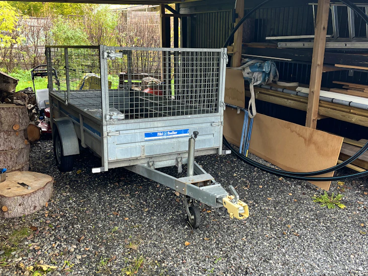 Släpvagn tiki trailer med galler obromsat