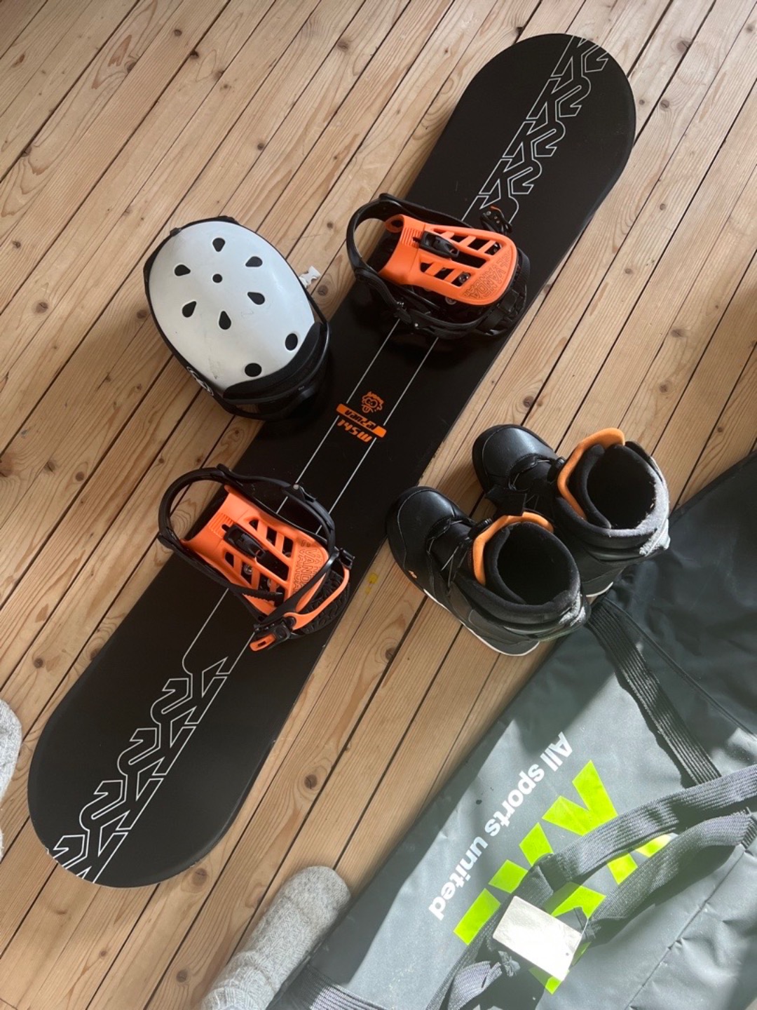 Snowboard m/sko str 38. brett 145cm 