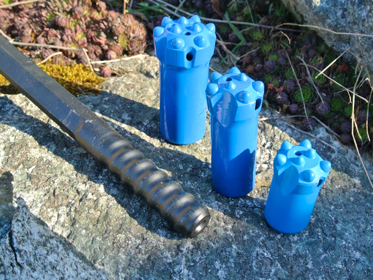 Borrstänger med kronor 60,80,120,160,240 cm.