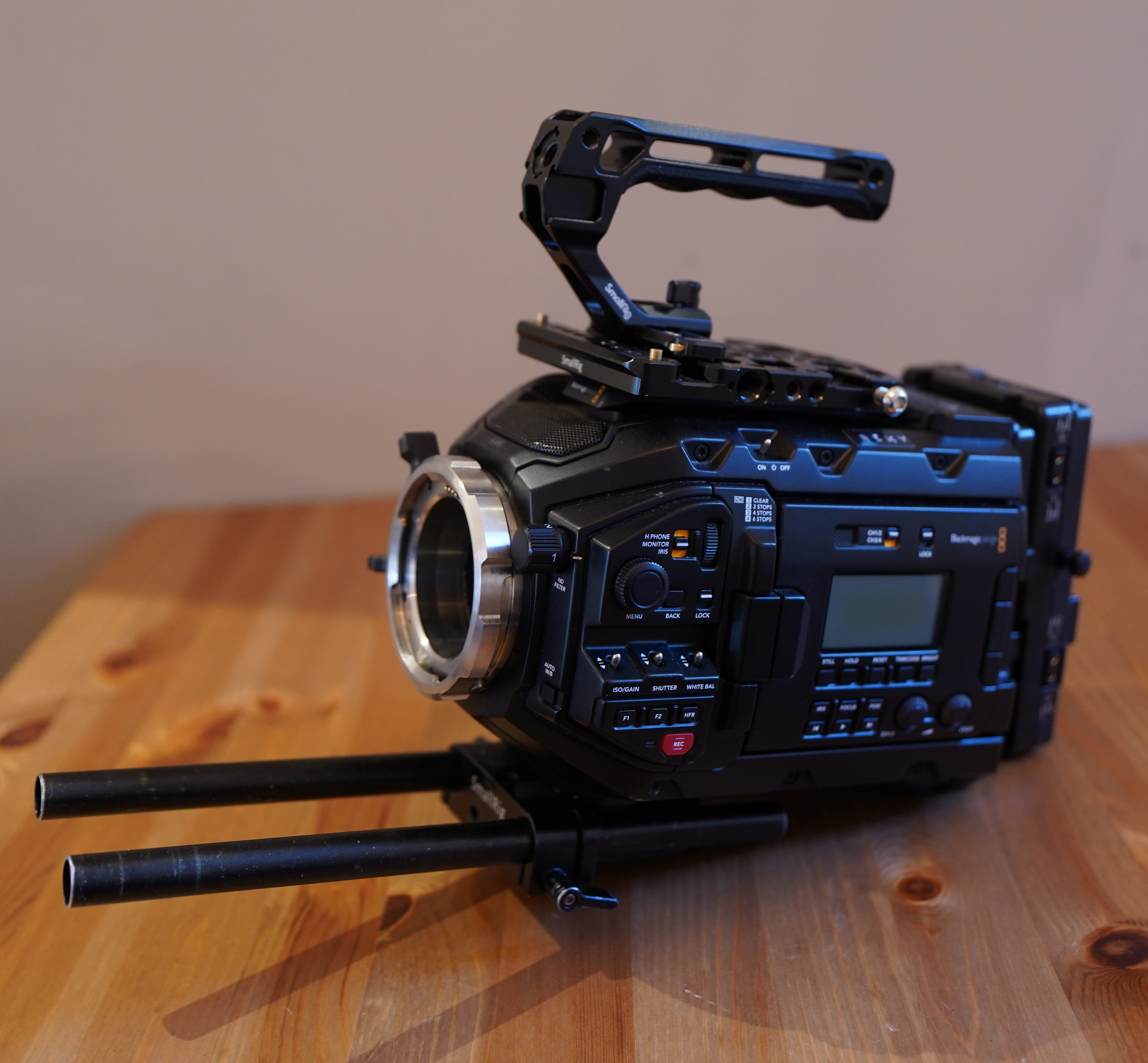 Blackmagic ursa mini pro 4.6k cinema camera (pl or ef)