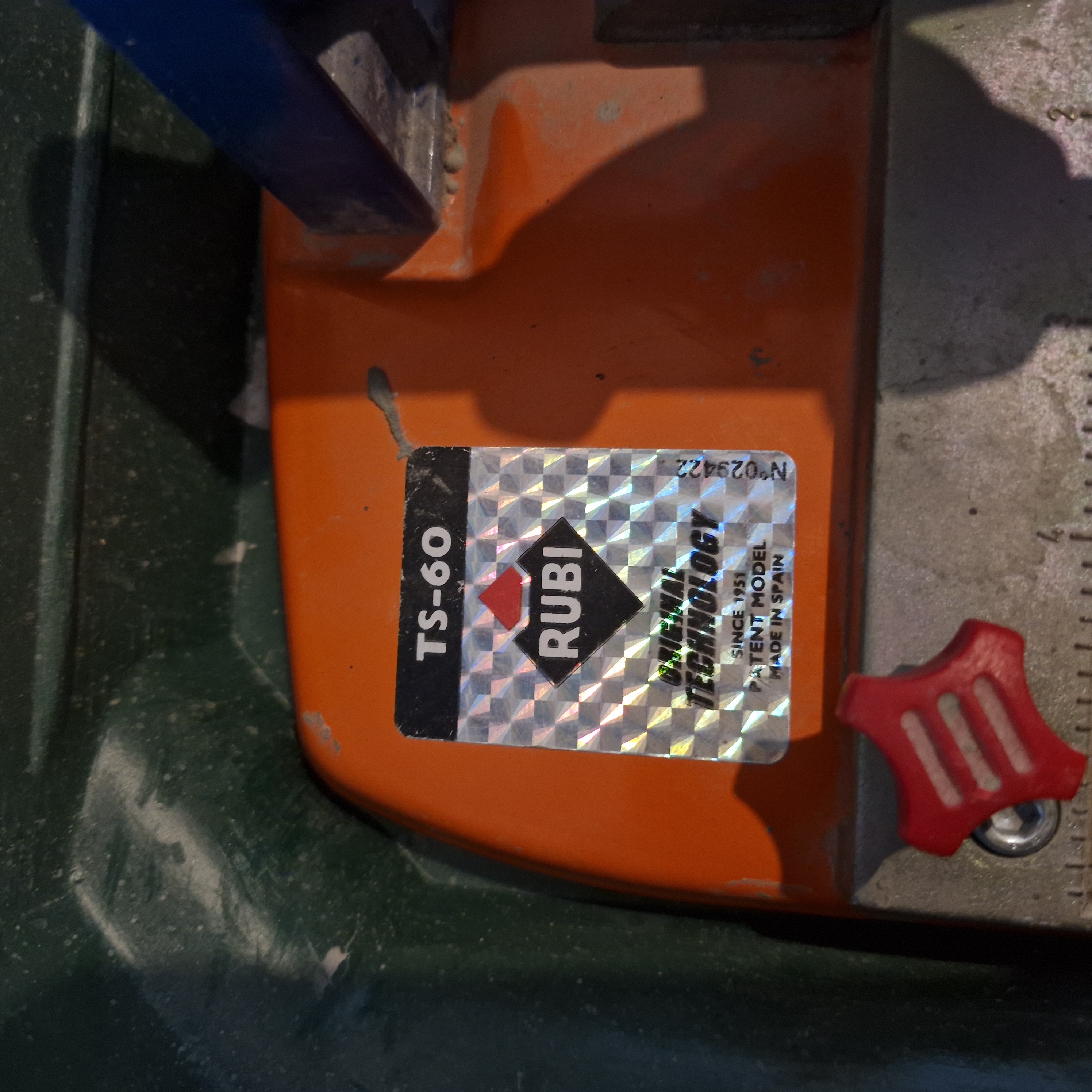 Rubi ts-60 laattaleikkuri salkussa