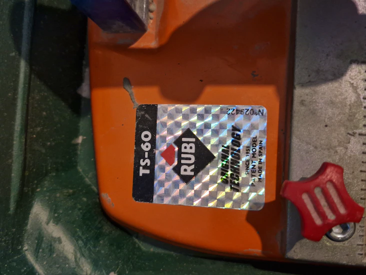Rubi ts-60 laattaleikkuri salkussa