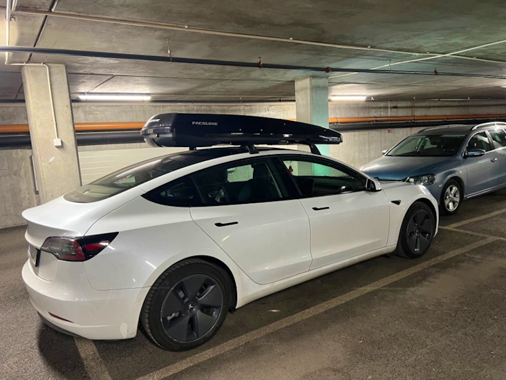 Tesla model 3 takboks + stativ