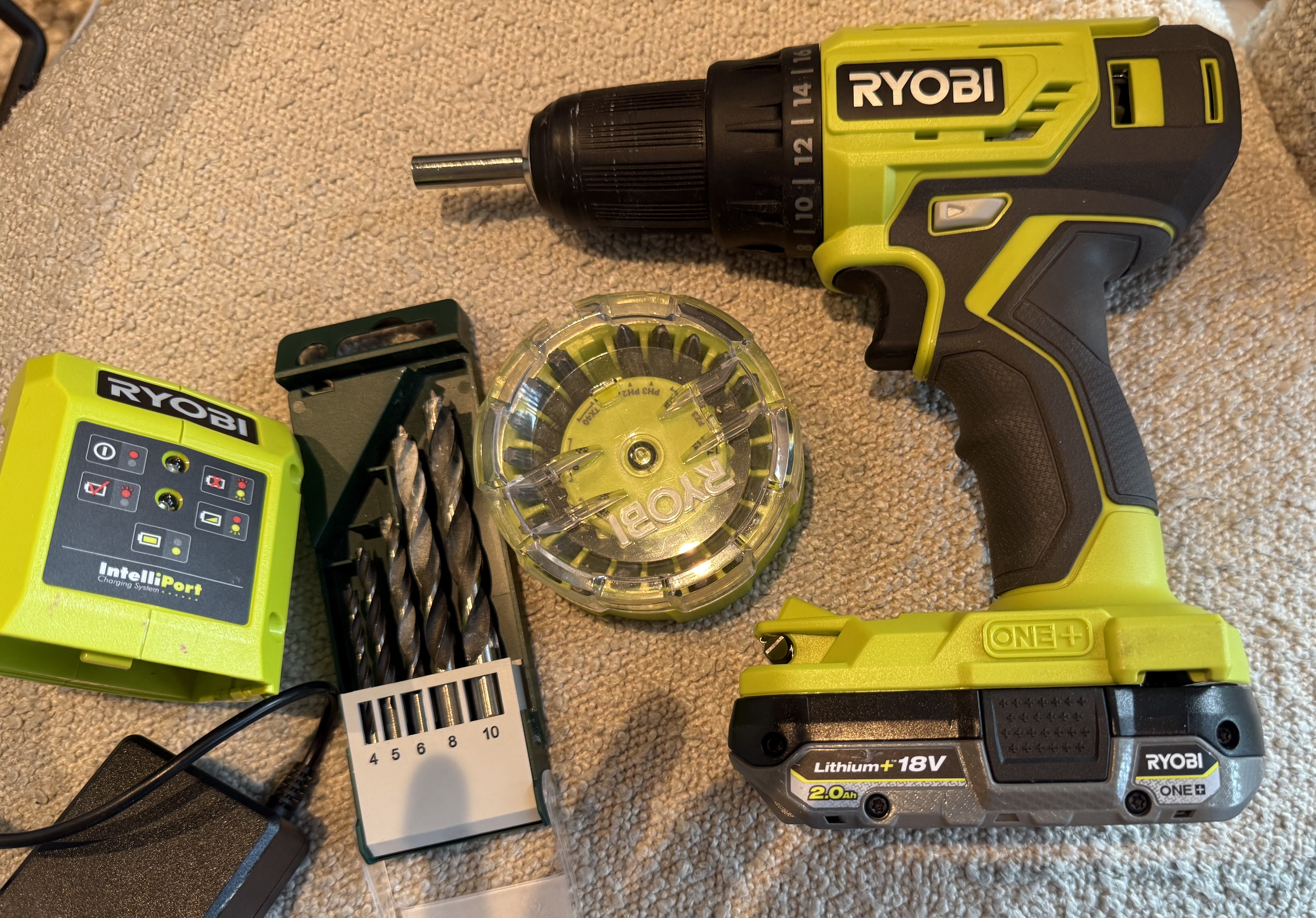 Ryobi r18dd4 drill til leie – kraftig og allsidig!