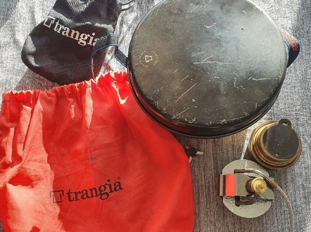 Trangiakök med gas eller spritbrännare.