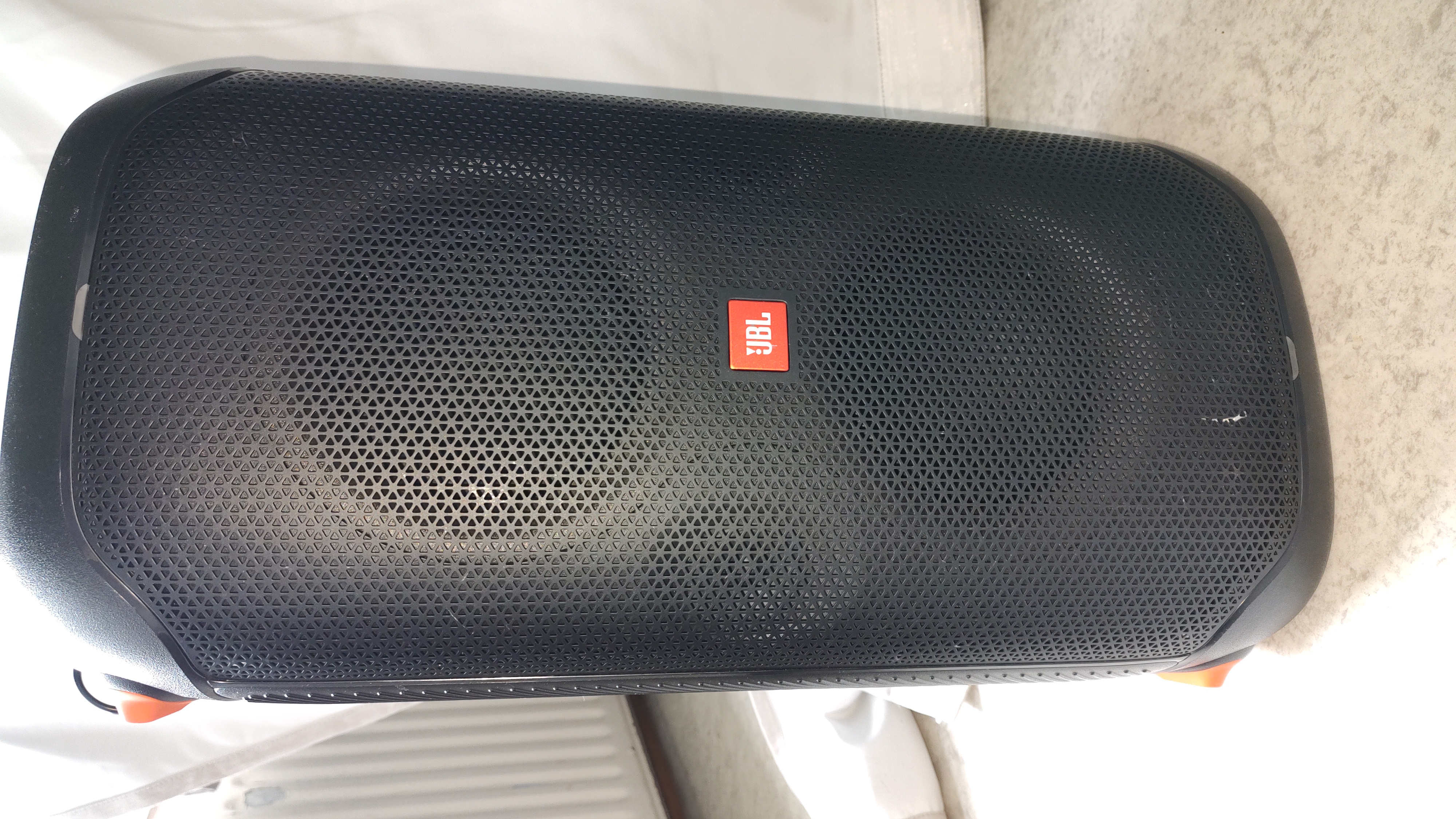 Jbl party box + mikrofoni juhliin