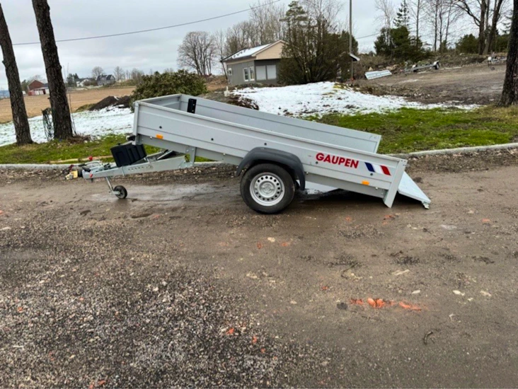 Ny varehenger med tipp