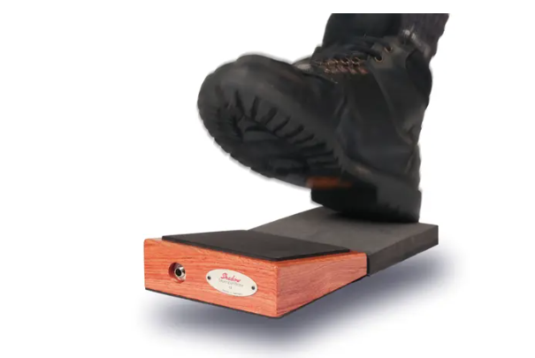 Shadow stompin bass – stomp box for trubadurer og singer-songwritere
